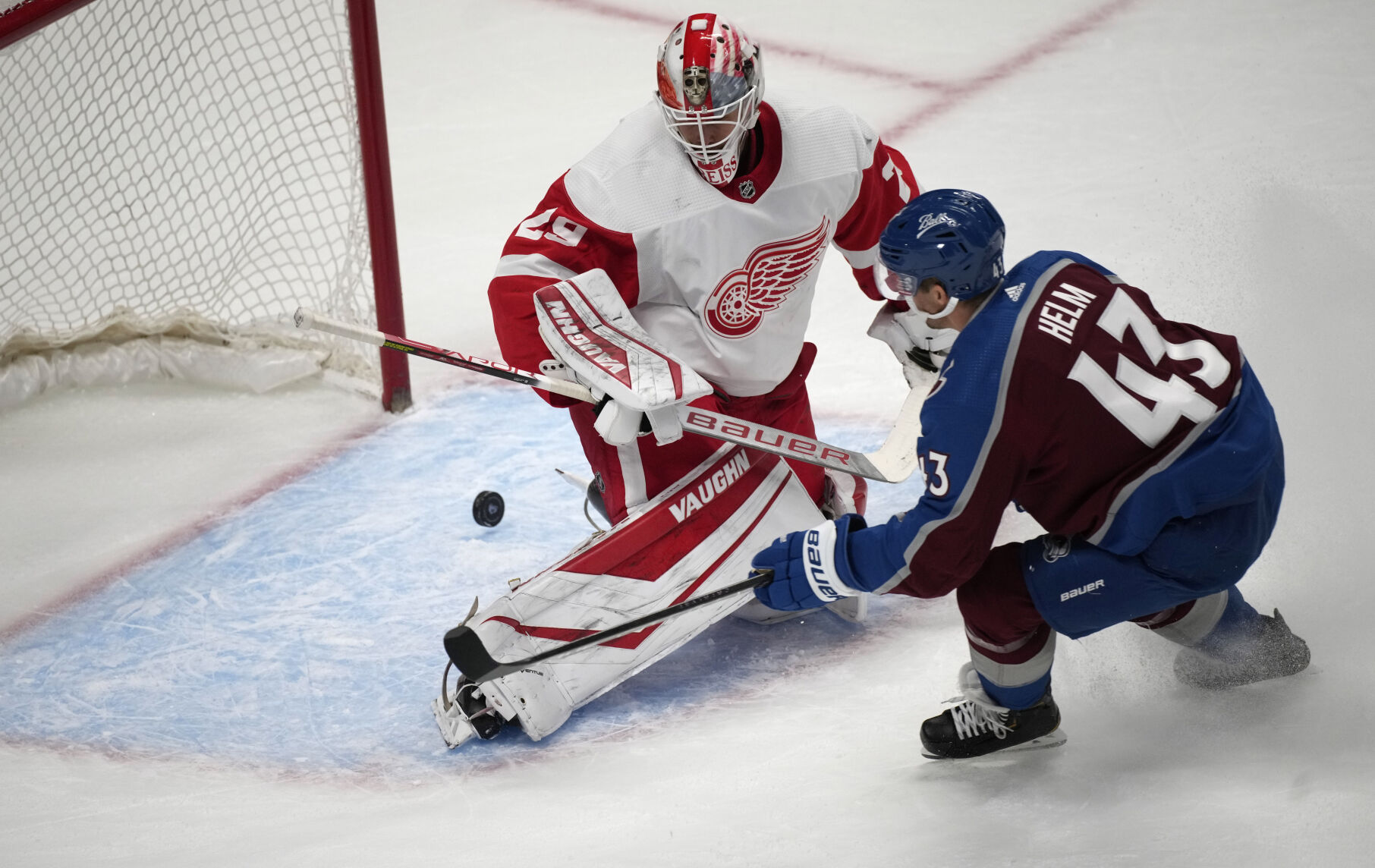 Third straight 7-goal effort lifts Colorado past Red Wings