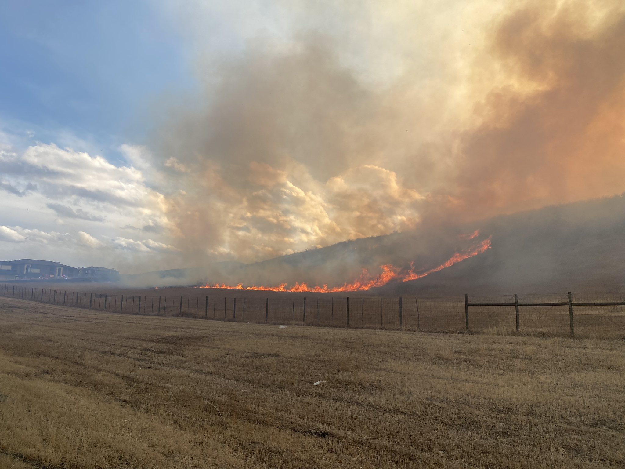 A large grass fire burning in Littleton, Colo. on Monday, Dec. 27, 2021. (Photo courtesy of West Metro Fire Rescue)