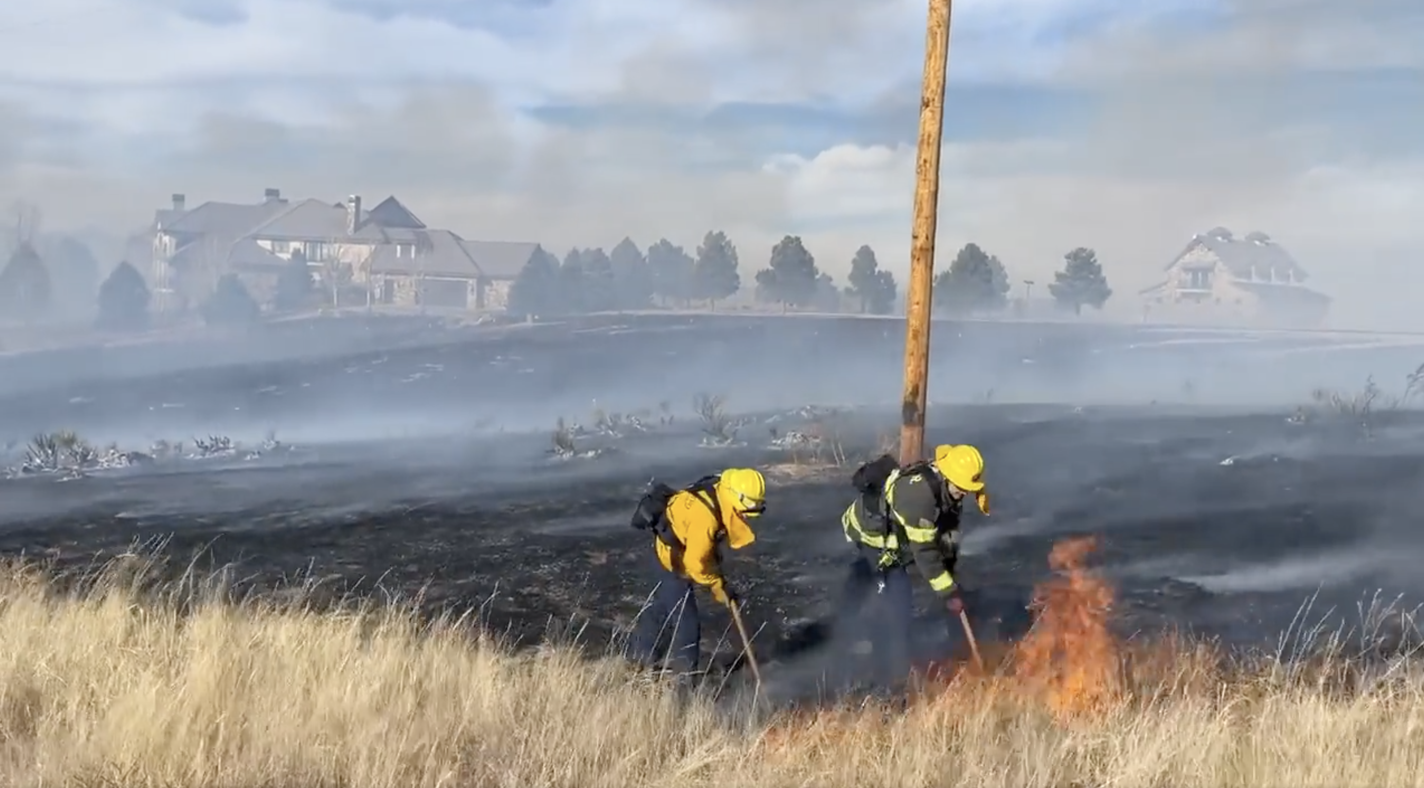 Grass fire 100% contained after threatening homes in Douglas County