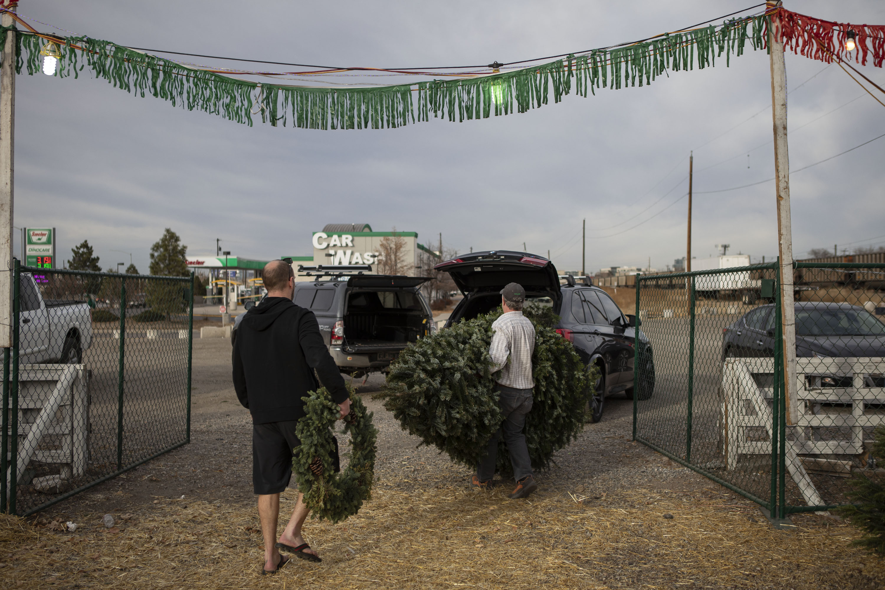 Customers carry their tree and a wreath to their vehicles on Tuesday, Nov.30, 2021, at A Tree Land Christmas Trees in Denver. (TimHursttim.hurst@gazette.comhttps://secure.gravatar.com/avatar/aca82bd62b4ee425c598527cd6faa1b1?d=mm&r=g)