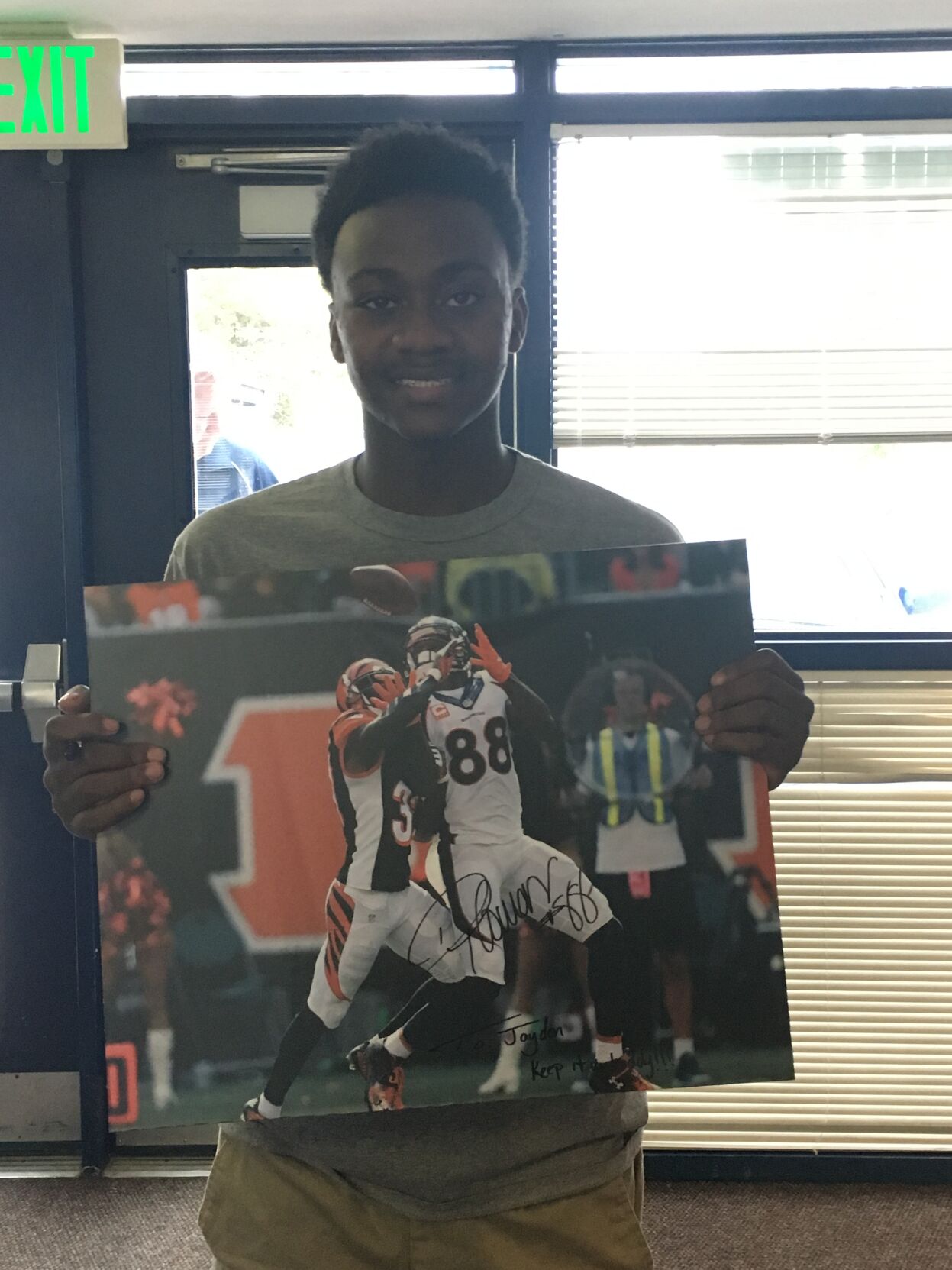 Jayden Tolson holds a photo of Demaryius Thomas. (Photo provided by Denver Broncos)