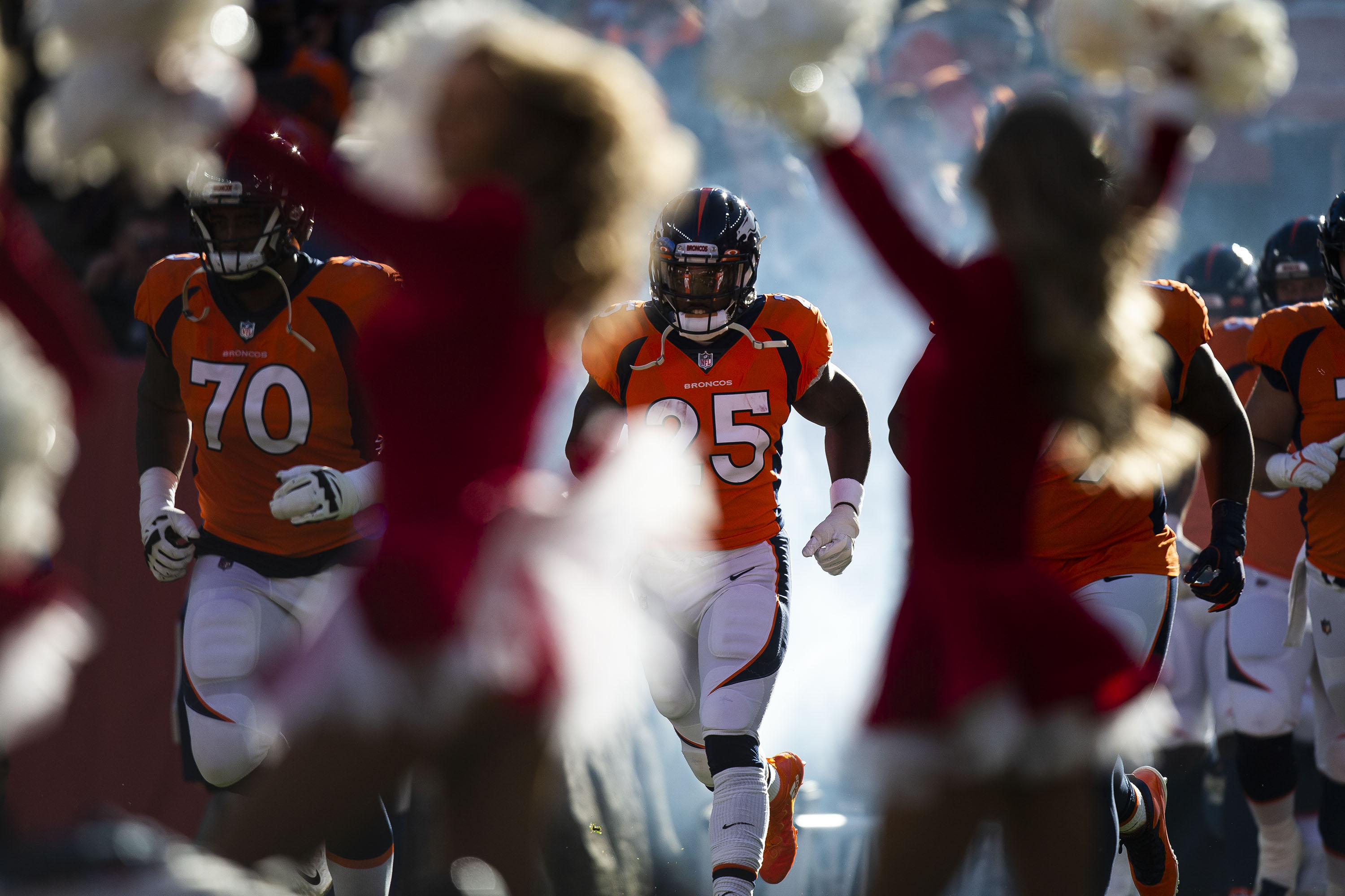Denver Broncos running back Melvin Gordon III (25) takes the field before a game against the Cincinnati Bengals on Sunday, Dec. 19, 2021, at Empower Field at Mile High in Denver, Colo. (Timothy Hurst/The Gazette) (TimHursttim.hurst@gazette.comhttps://secure.gravatar.com/avatar/aca82bd62b4ee425c598527cd6faa1b1?d=mm&r=g)