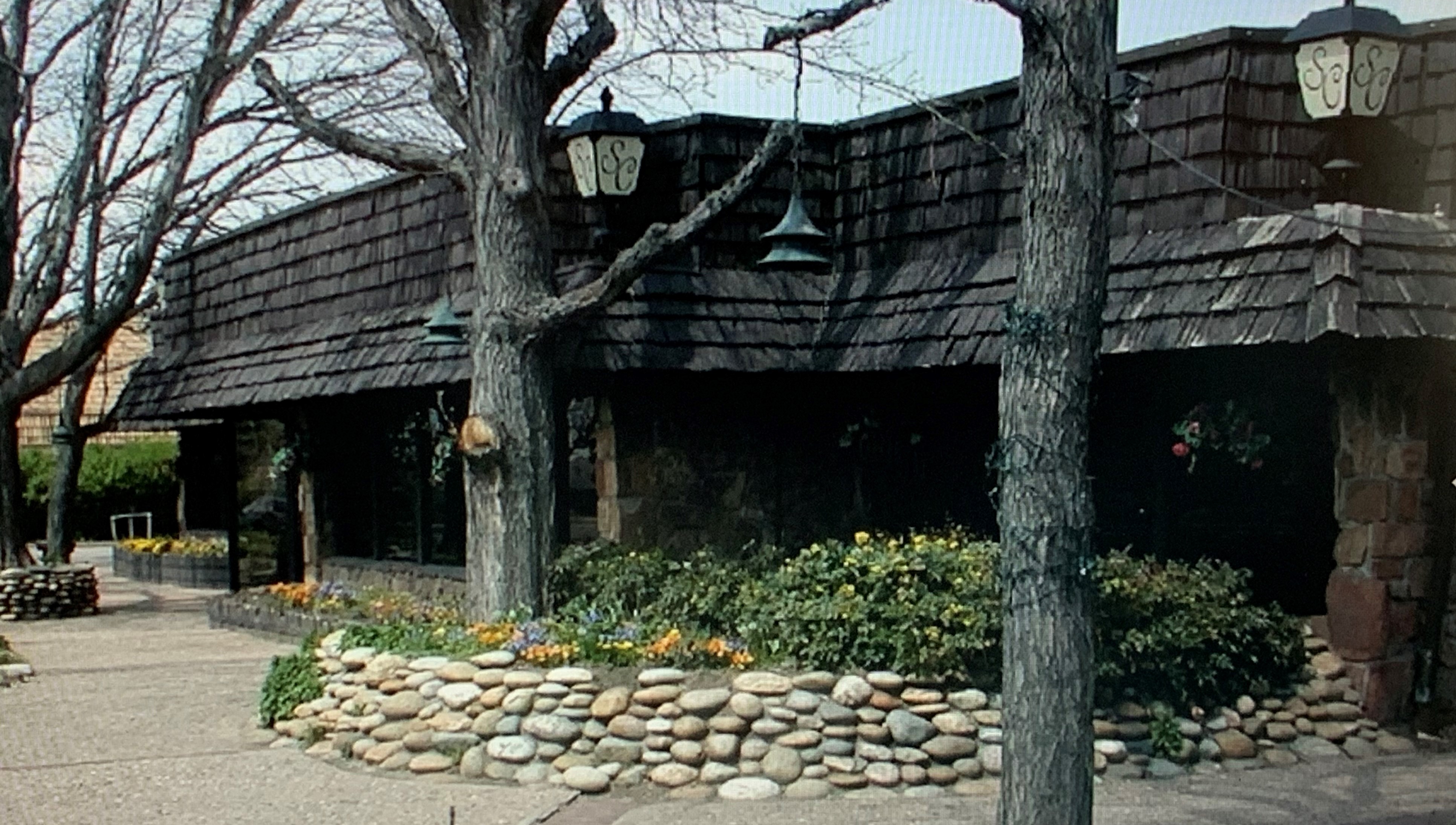 Breckenridge-Wynkoop Restaurant Group purchased the building at 819 W. Littleton Blvd., Littleton, for the third location of a Cherry Cricket restaurant. (Loopnet)