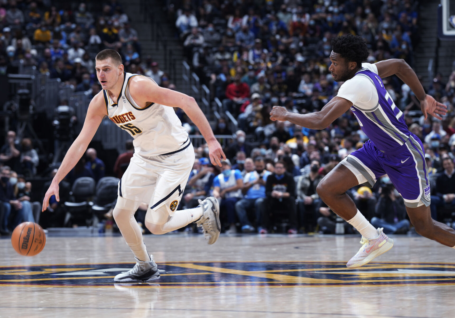 Jokic, Nuggets have a merry time in Friday night win against Kings