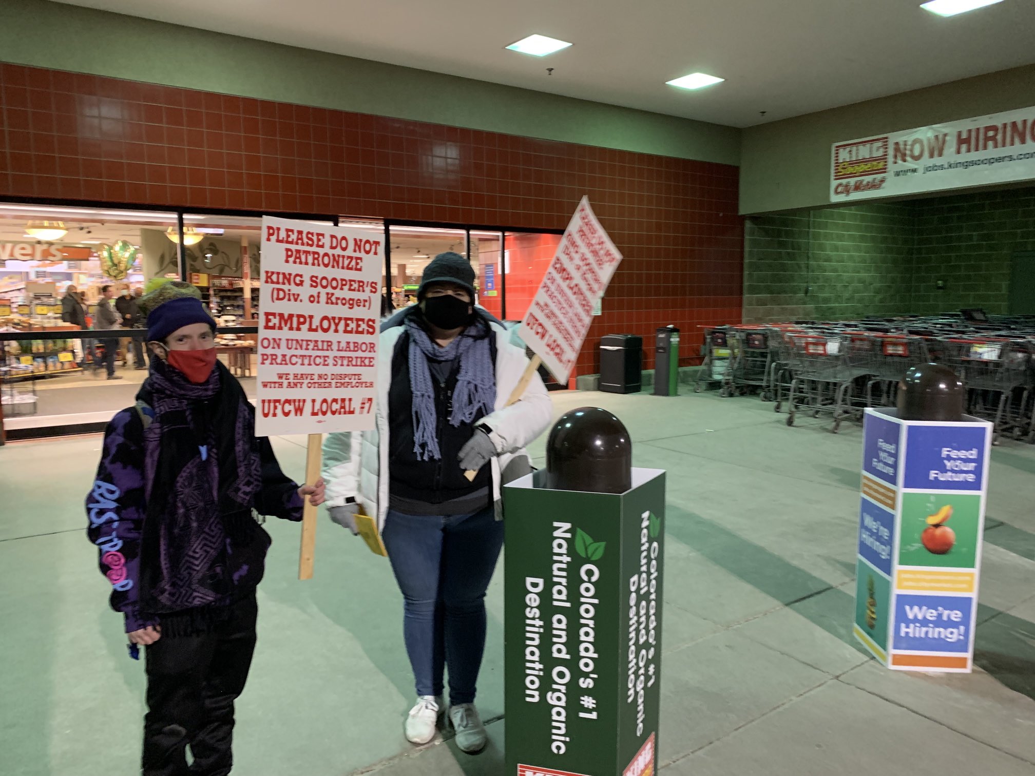 Striking grocery workers picket a Parker King Soopers store early Wednesday morning. (Dennis Huspeni, Denver Gazette)