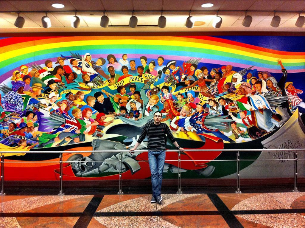 The second mural that’s part of the “Children of the World Dream of Peace” set. Photo Credit: Maxim B. (Flickr).