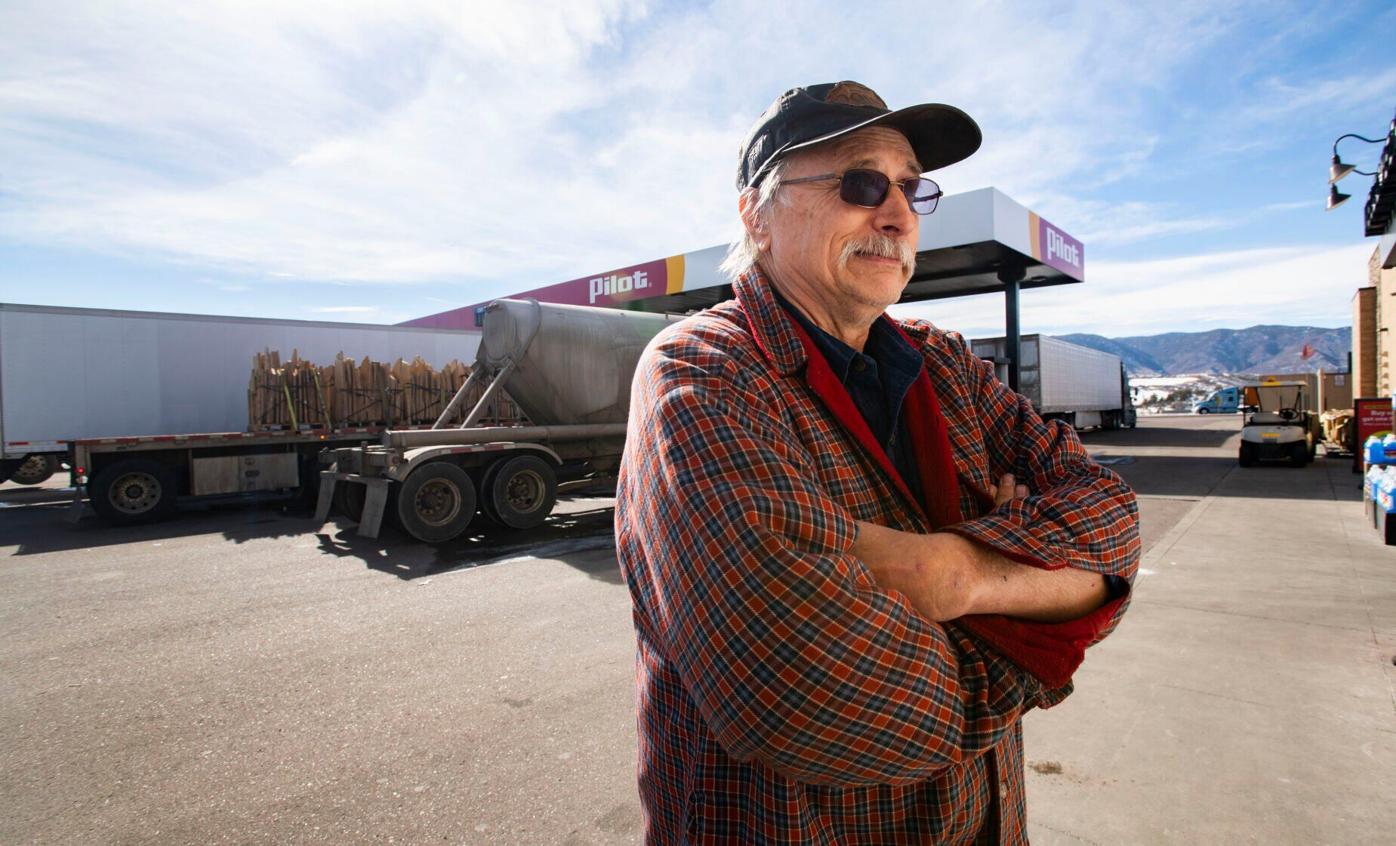 Colorado truckers show support for Canadian colleagues protesting vaccine mandates