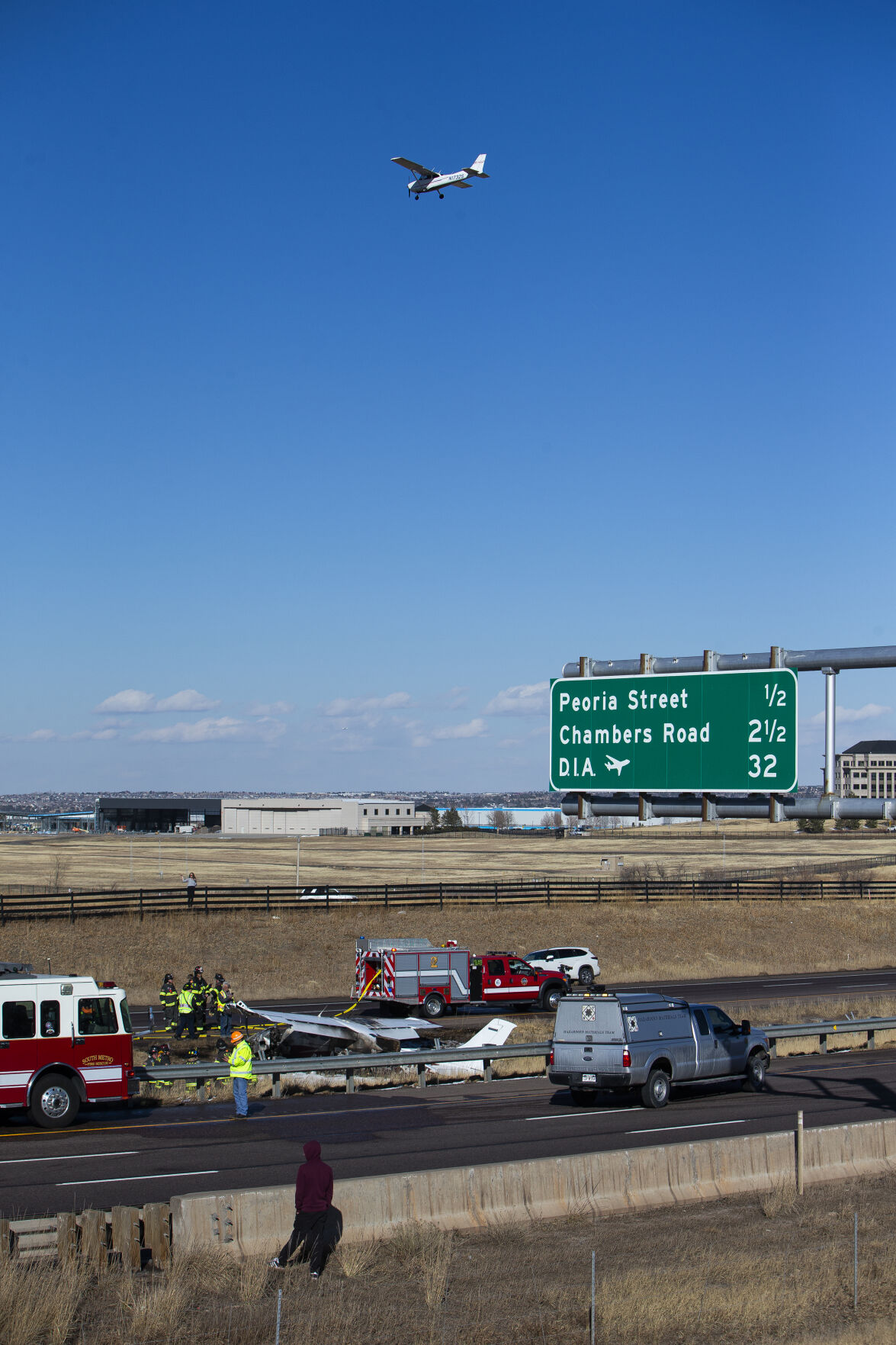 030922-news-E470PlaneCrash04.JPG