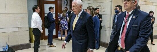 Steny Hoyer: House will soon hold ex-Trump officials Navarro and Scavino in contempt