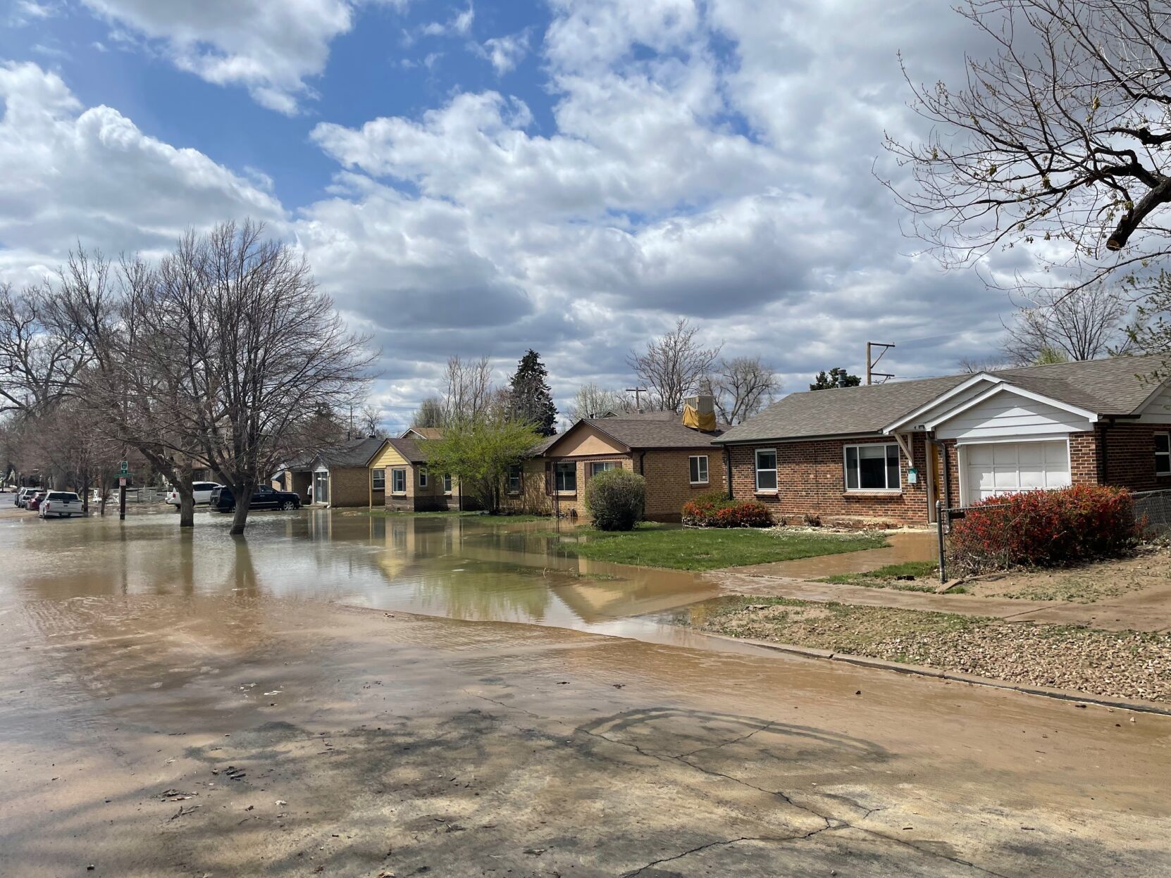 Large water main break nearly submerges cars in Denver