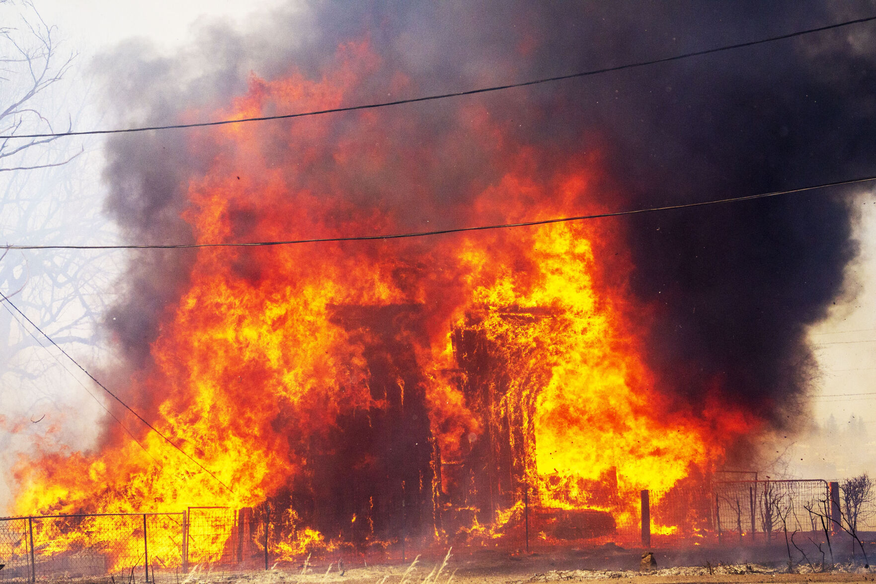 A house goes up in flames in Monte Vista, Colo. Wednesday, April 20, 2022. A wind-driven fire started around noon in the northwest corner of town, burning more than 10 homes. (Photo by Brian Williams/Monte Vista Journal)