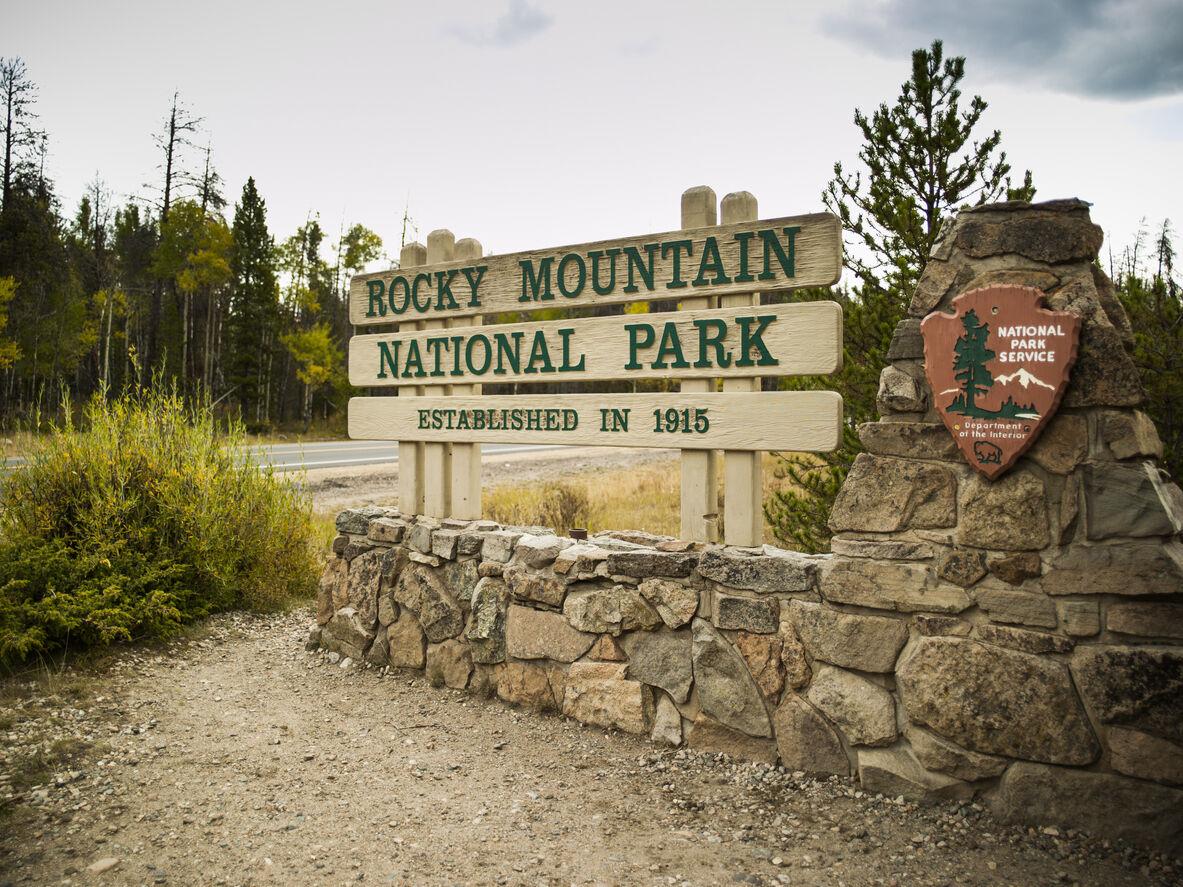 Rocky Mountain National Park shooting leaves ranger, 1 more wounded