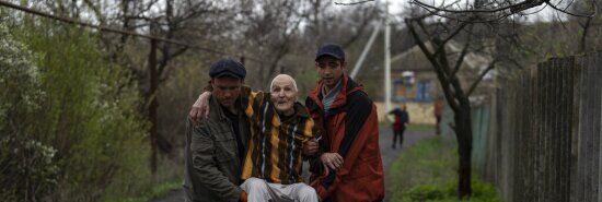Donbas governor tells locals to evacuate or be killed, but no corridors open