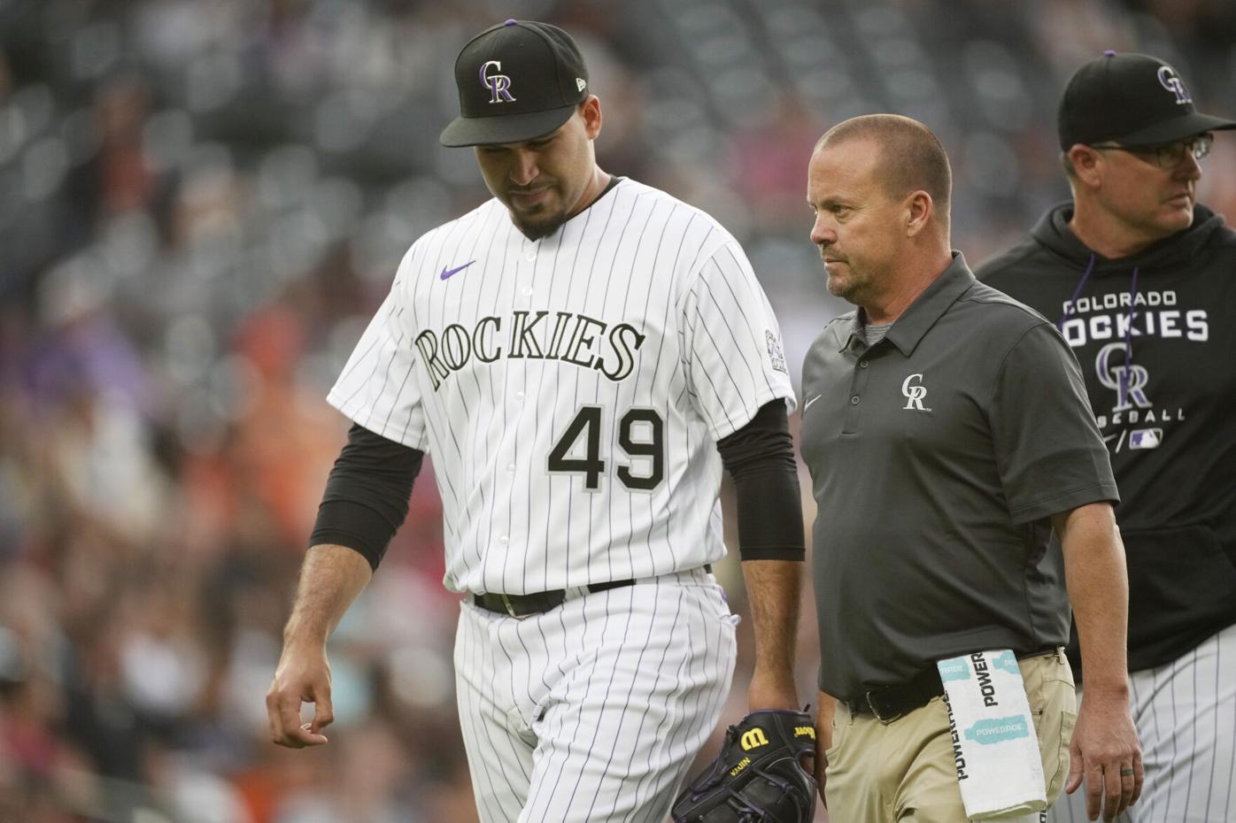 Rockies fall to Giants after Antonio Senzatela leaves game with back injury