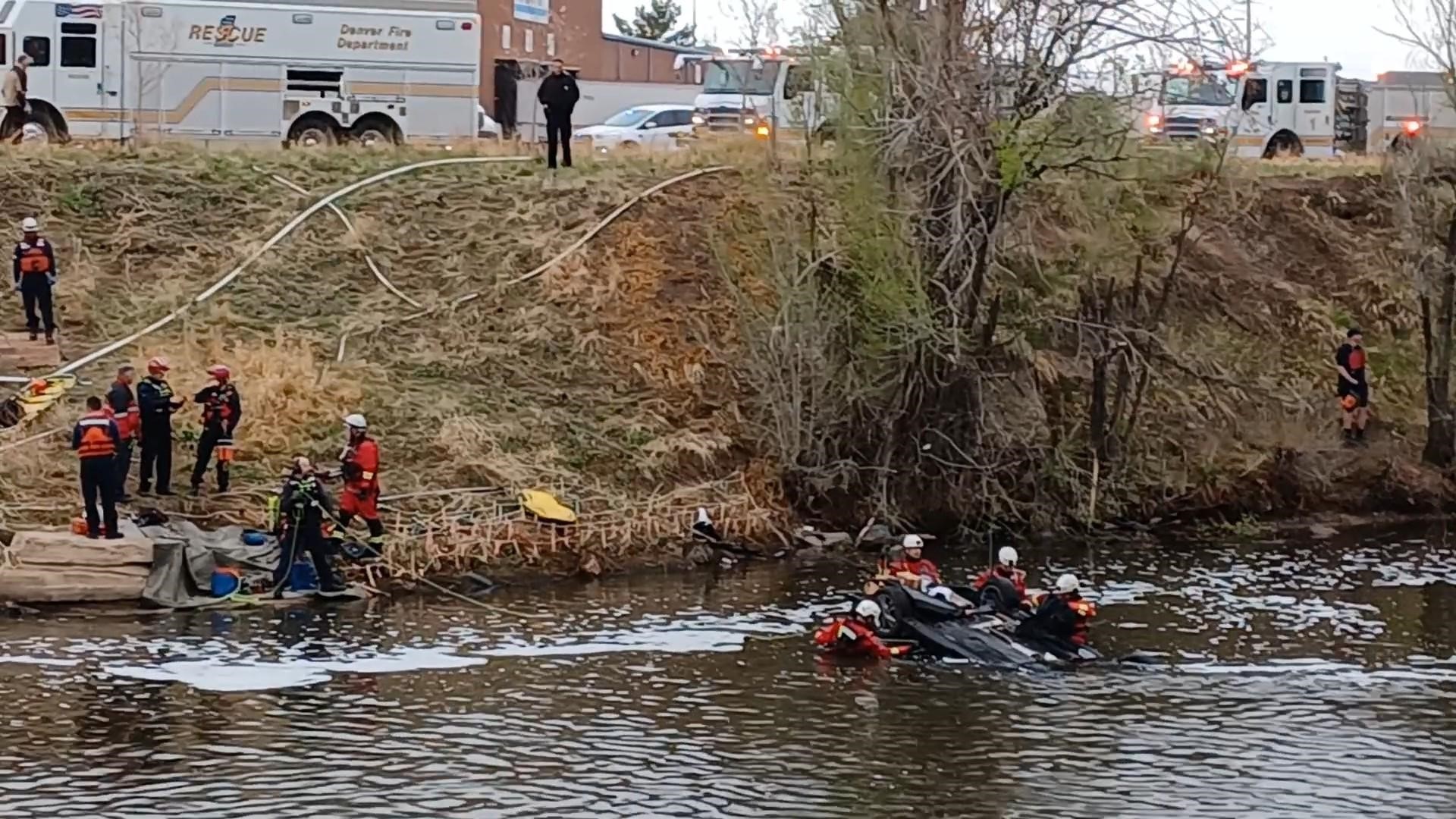 One dead after vehicle submerges in South Platte River