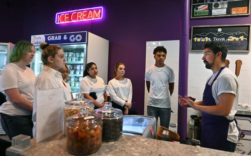 060522-biz-teens 01.jpg