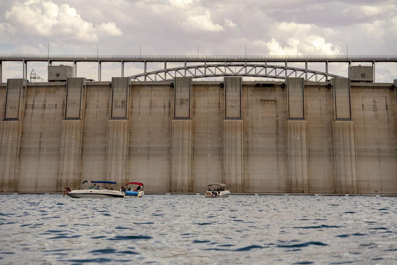 Lake Powell - Dam and Rec.JPG