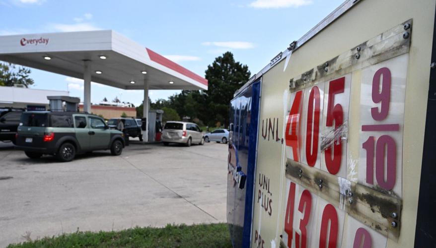 080222-biz-gasprices-photo1