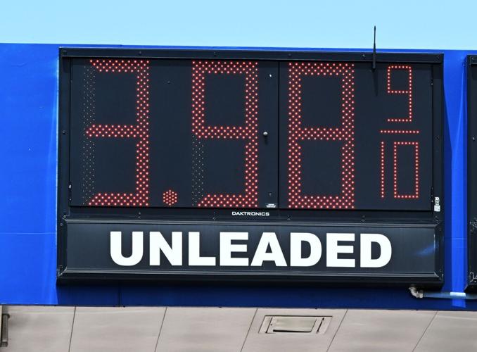 080222-biz-gasprices-photo2