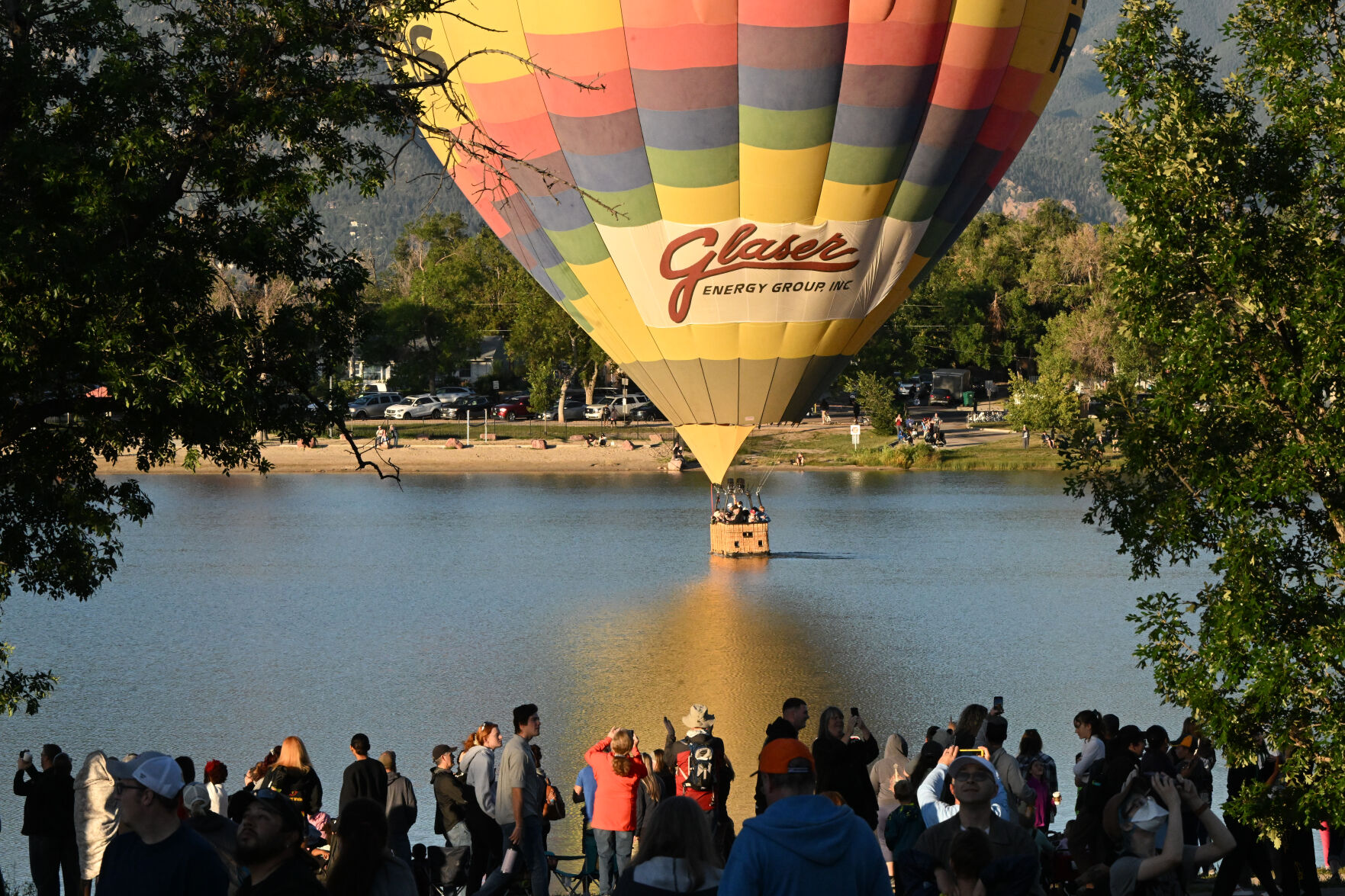 The crowd cheers as a balloon dips in Prospect Lake during the Labor Day Lift Off. (Photo by Jerilee Bennett, The Gazette) (Jerilee Bennett)
