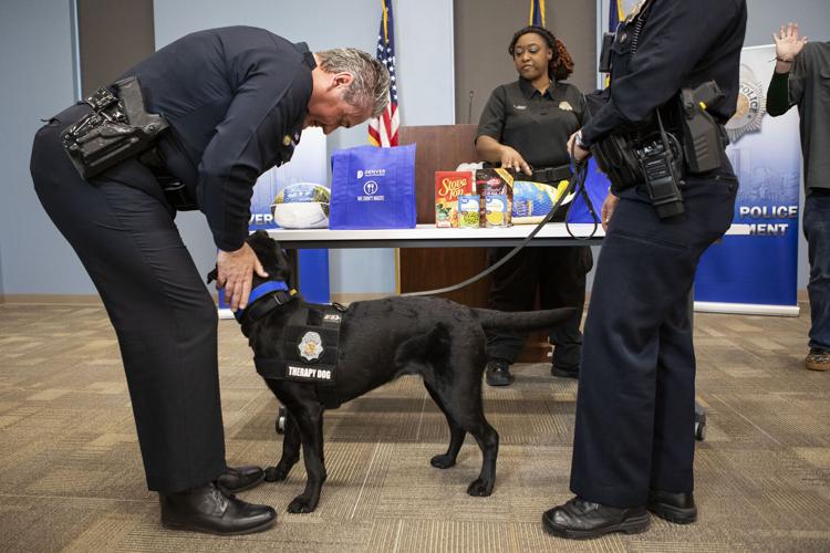 111921-news-DenverPoliceDeliverThanksgivingMeals07.JPG