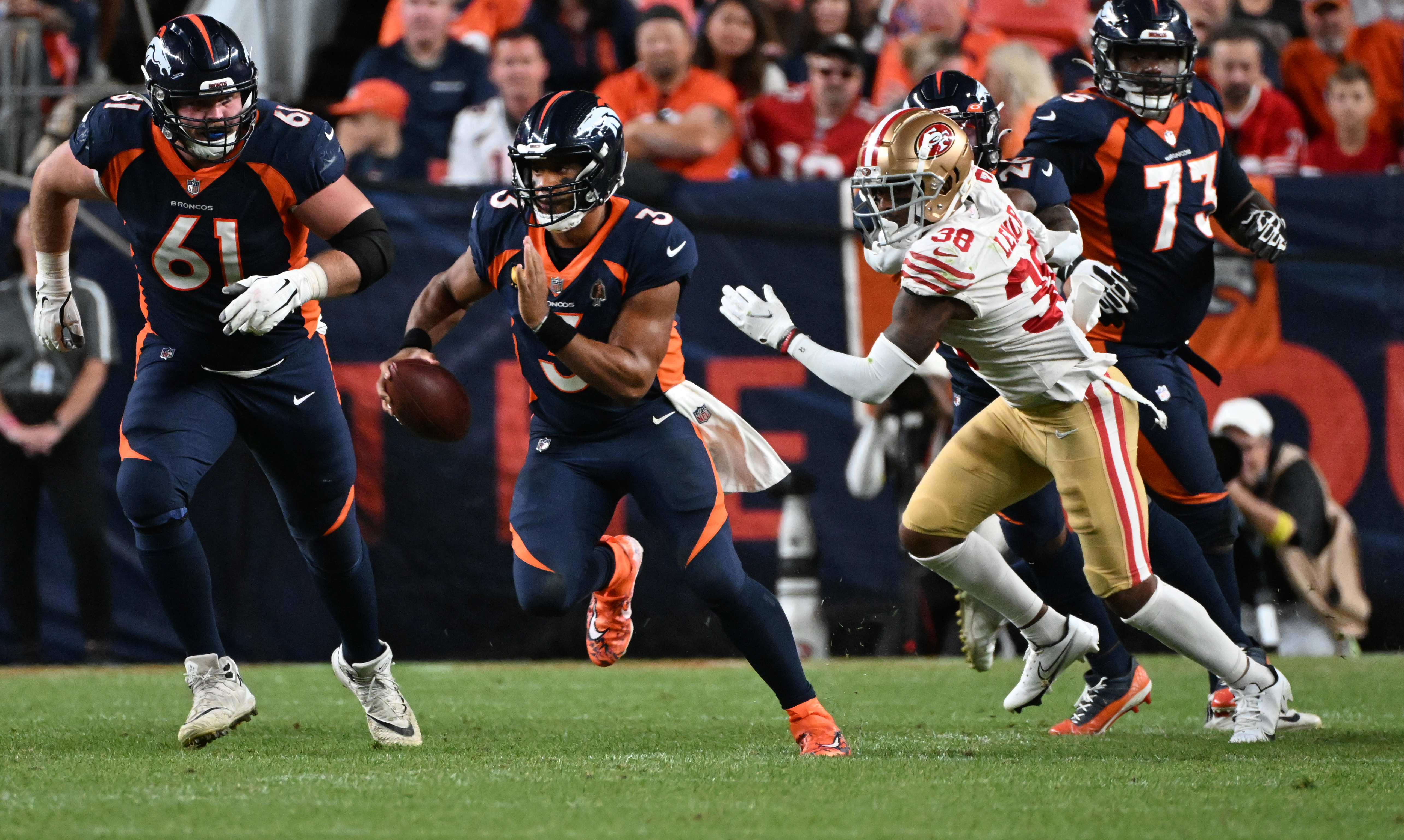 Denver Broncos quarterback Russell Wilson (3) scrambles for yardage against the San Francisco 49ers during the fourth quarter Sunday, Sept. 25, 2022, at Empower Field at Mile High in Denver. (The Gazette, Christian Murdock) (Christian Murdock/The Gazette)