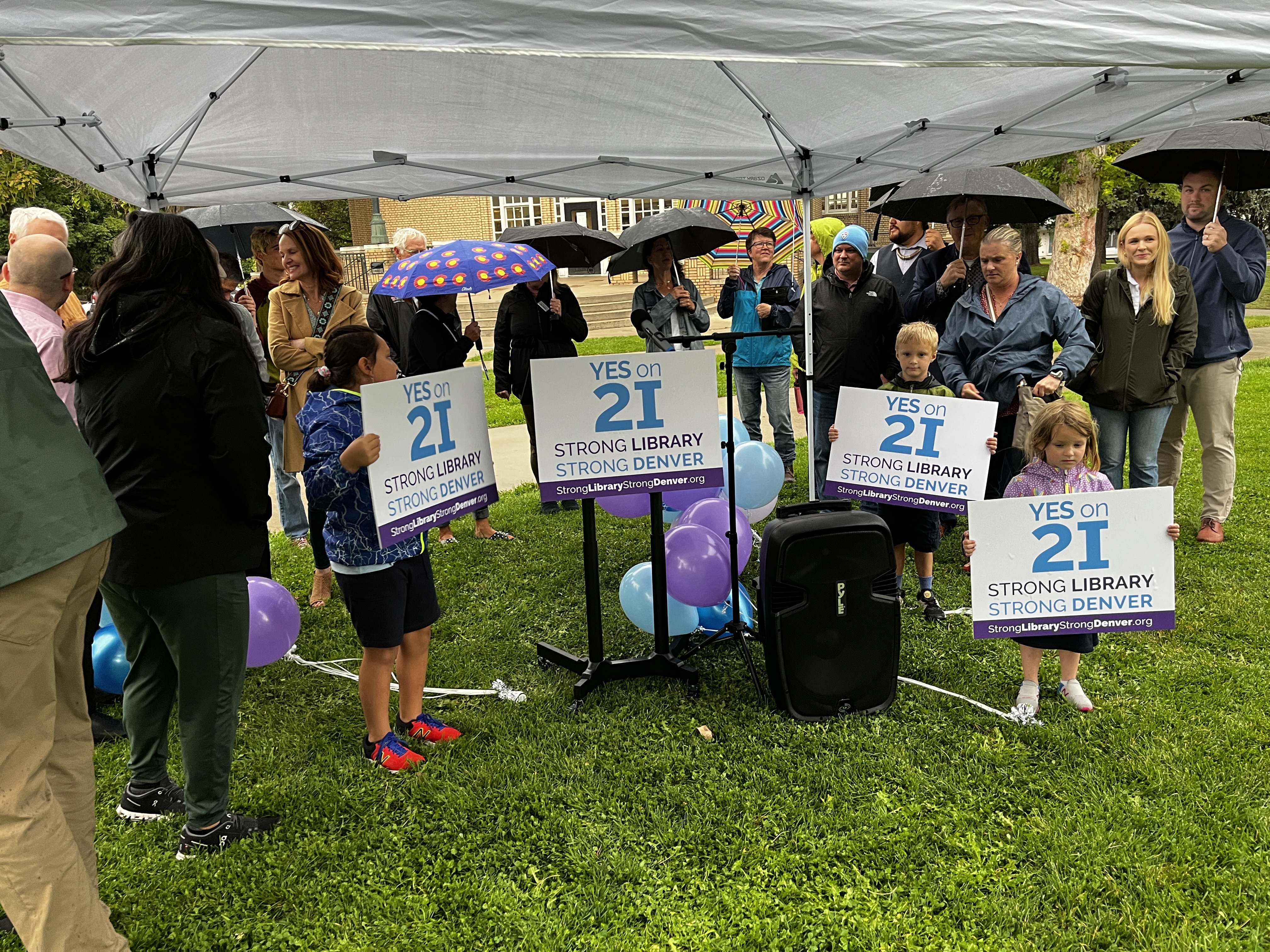 Children hold signs in support of ballot question 2I, which will appear on Denver resident's ballot in November. (AlexanderEdwardsBusiness Reporteralex.edwards@gazette.comhttps://secure.gravatar.com/avatar/dbaa50cc8a9183e280c297e3afa72ace?d=mm&r=g)