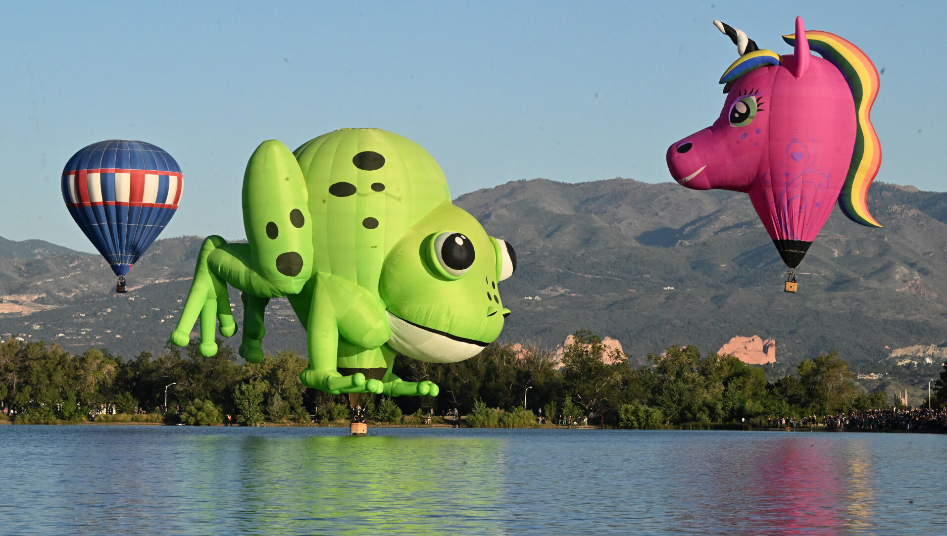 A frog balloon finds his natural habitat and takes a dip in Prospect Lake on the second day of the Labor Day Liftoff on Sunday, Sept. 4, 2022. (Photo by Jerilee Bennett, The Gazette) (Jerilee Bennett)