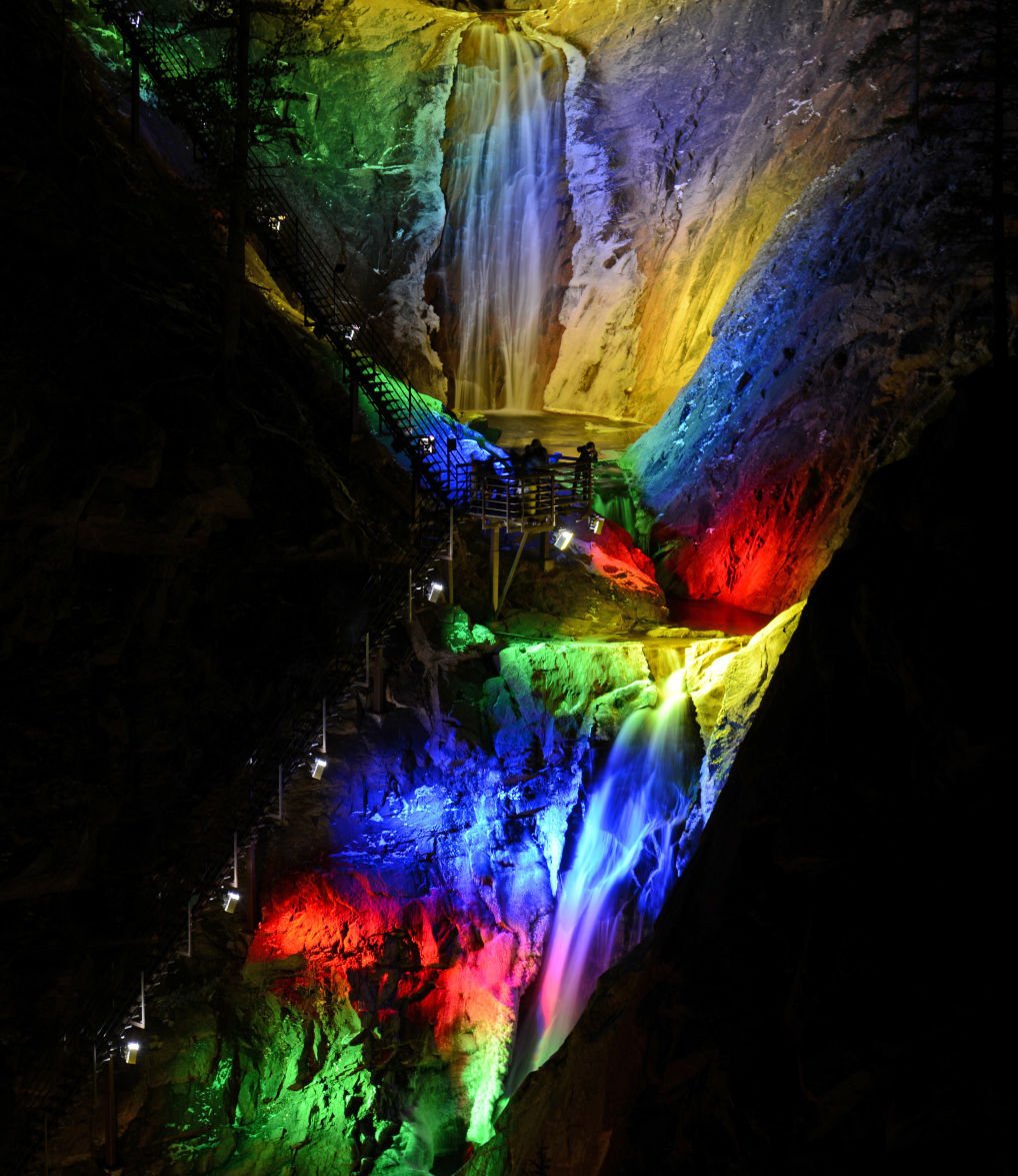 6 frozen waterfalls to admire around Colorado