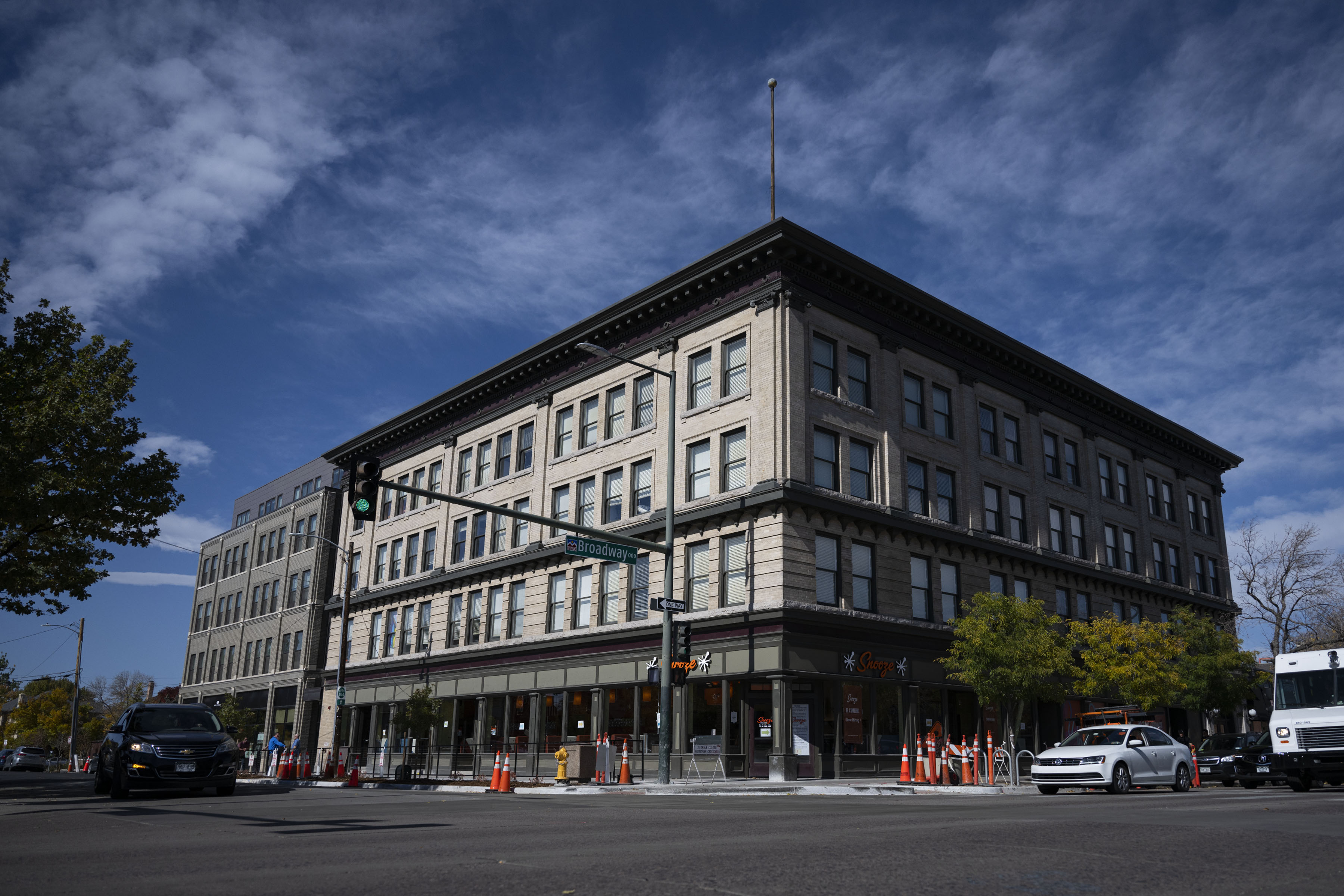 Traffic moves along on Friday, Oct. 21, 2022, at The Quayle Building at North Broadway and West 1st Avenue of Denver, Colo. (Timothy Hurst/The Gazette) (TimHursttim.hurst@gazette.comhttps://secure.gravatar.com/avatar/aca82bd62b4ee425c598527cd6faa1b1?d=mm&r=g)