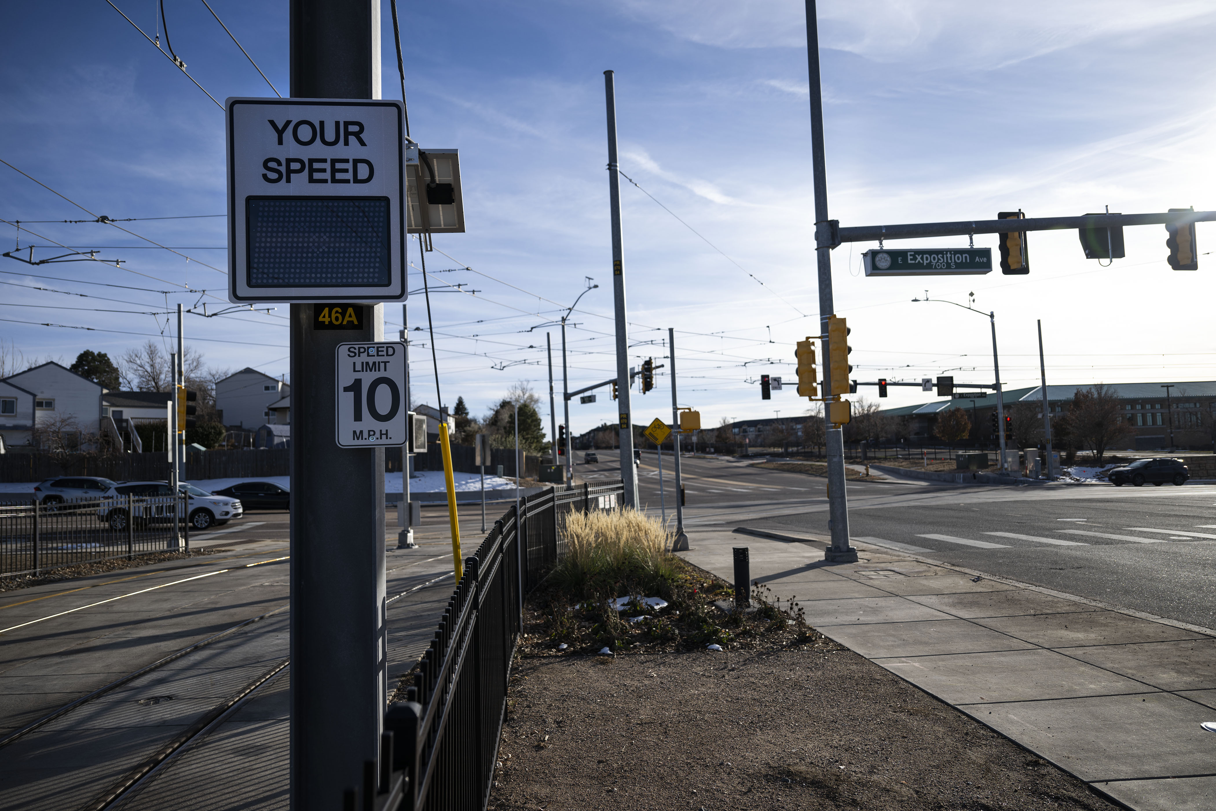 A signal indicating the speed of any oncoming southbound RTD light rail cars is mounted before the curve in the tracks on Tuesday, Nov. 22, 2022, at the intersection of South Sable Boulevard and East Exposition Avenue in Aurora, Colo. (Timothy Hurst/The Denver Gazette) (TimHursttim.hurst@gazette.comhttps://secure.gravatar.com/avatar/aca82bd62b4ee425c598527cd6faa1b1?d=mm&r=g)