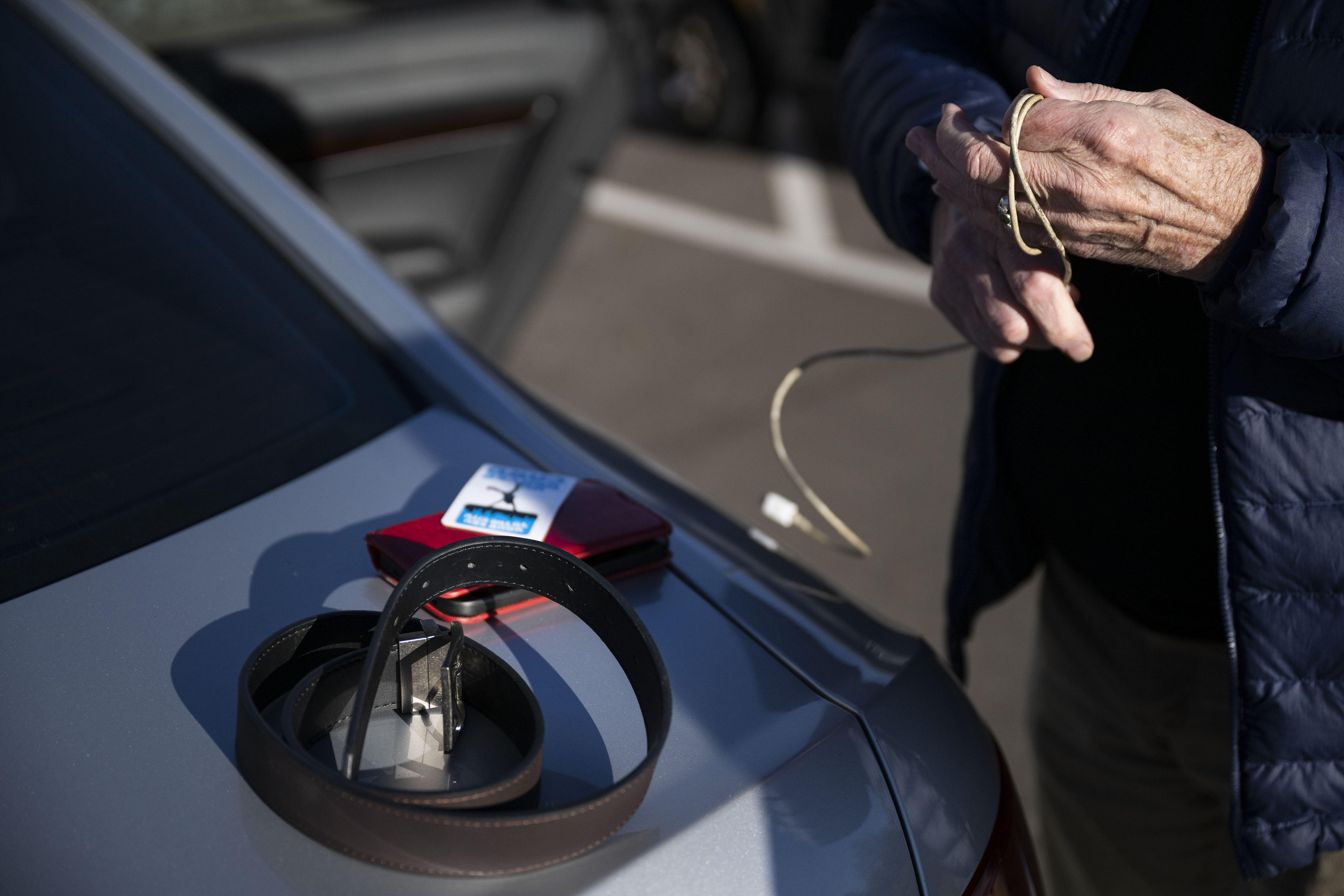 FILE PHOTO: Auto theft victim Jerry Southard piles up items that don’t belong to him that he just found in the back door of his recently recovered vehicle on Wednesday, Nov. 16, 2022, outside the Lowry Park apartments in Denver, Colo. (Timothy Hurst/The Denver Gazette) (TimHursttim.hurst@gazette.comhttps://secure.gravatar.com/avatar/aca82bd62b4ee425c598527cd6faa1b1?d=mm&r=g)
