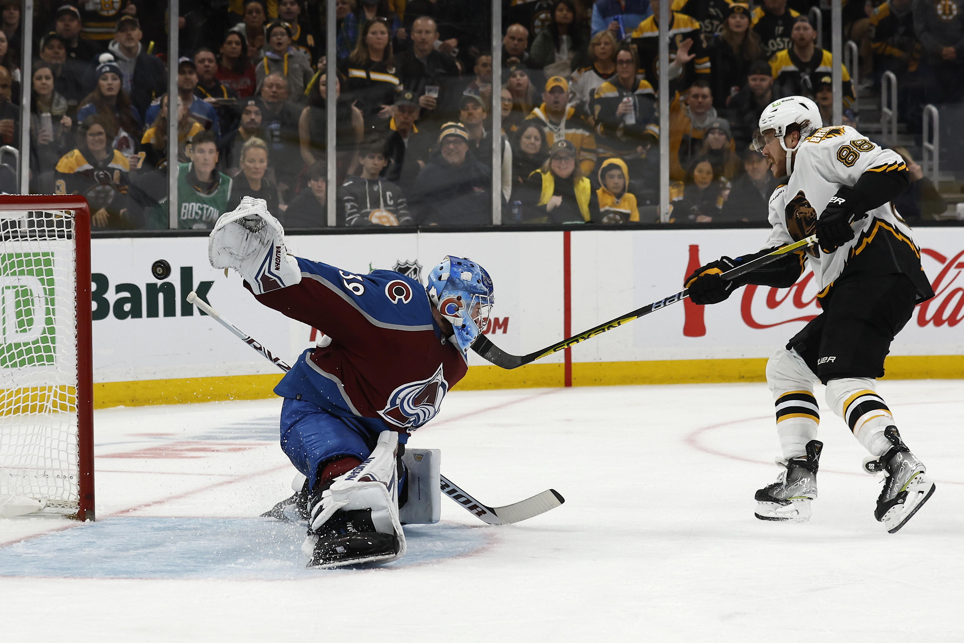 Artturi Lehkonen exits Avalanche game with injury in blowout road loss at Bruins