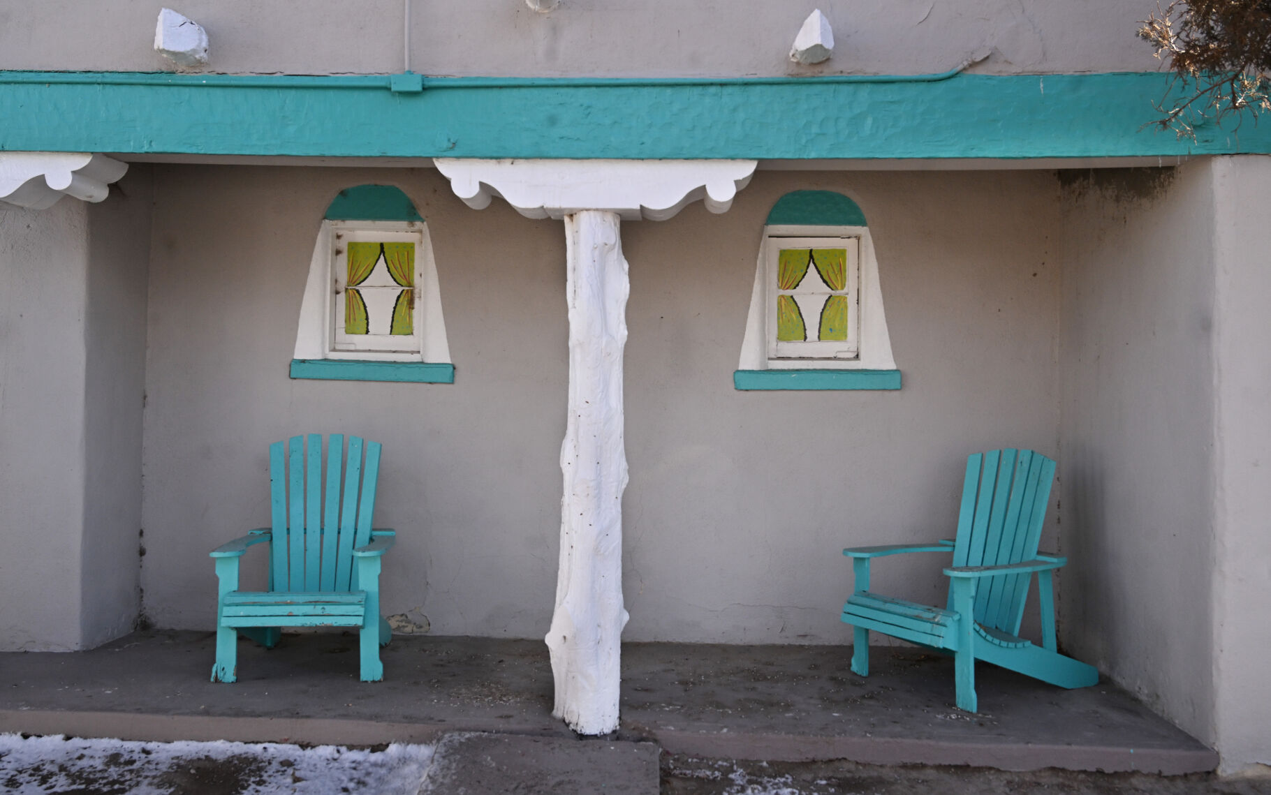 A seating area at the historic Coronado Motel shows the adobe style that makes the motel unique. (Jerilee Bennett, The Gazette)