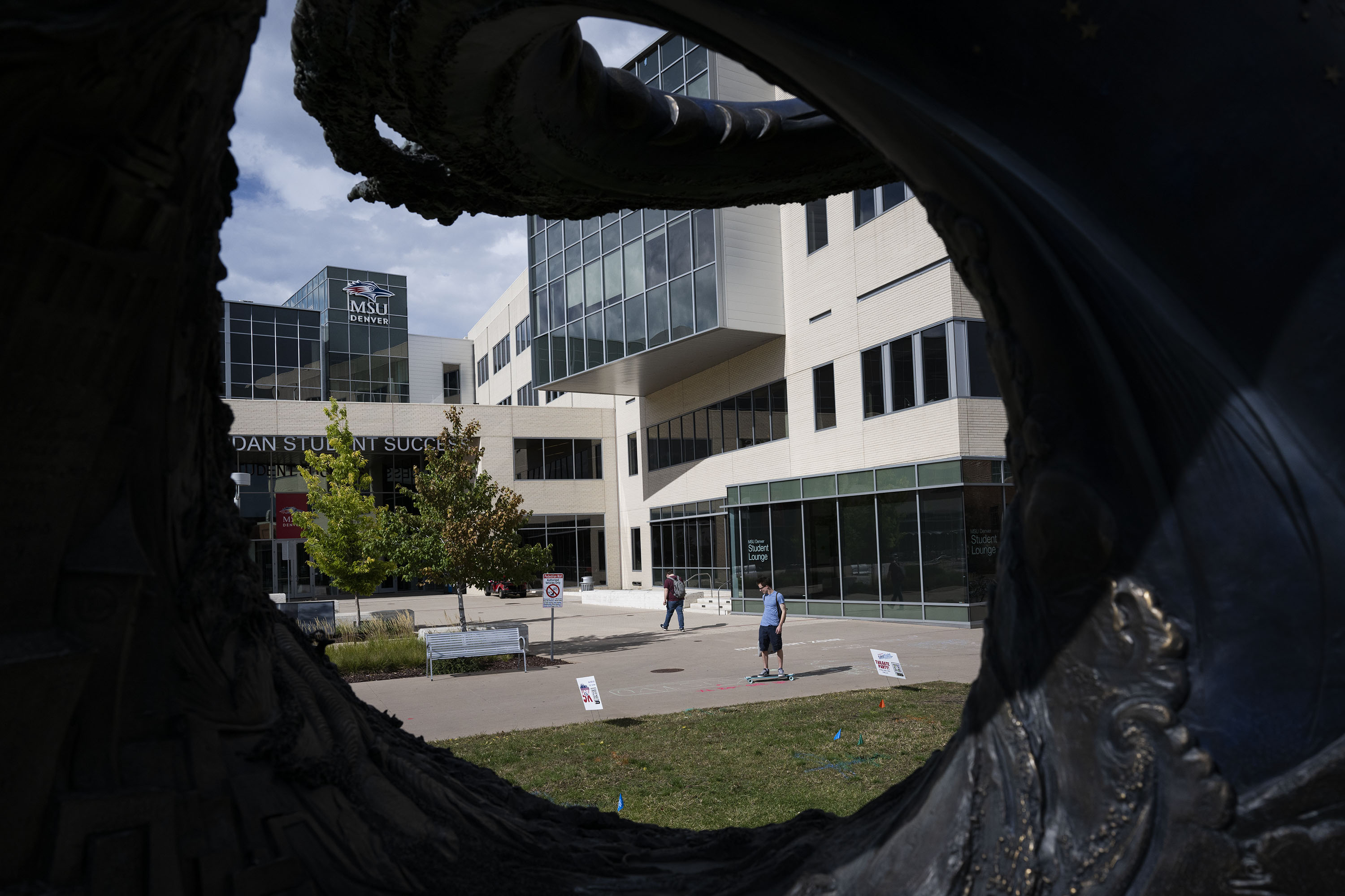Pedestrians make their way past Metropolitan State University of Denver’s Jordan Student Success Building on Thursday, Sept. 29, 2022, on the Auraria Campus in Denver, Colo. (Timothy Hurst/The Gazette) (TimHursttim.hurst@gazette.comhttps://secure.gravatar.com/avatar/aca82bd62b4ee425c598527cd6faa1b1?d=mm&r=g)