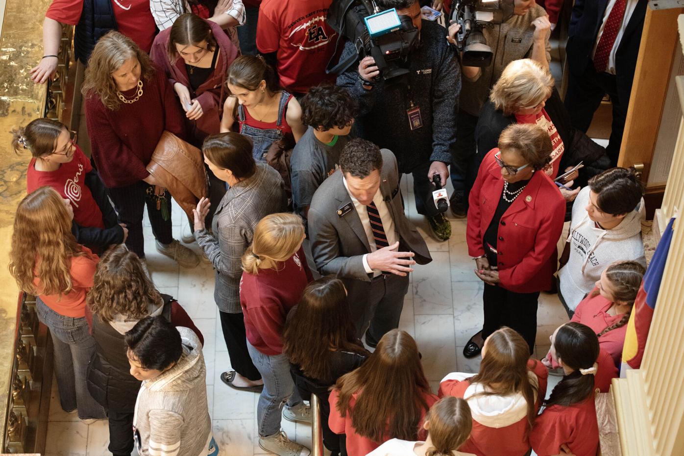 State Senator and mayoral candidate, Chris Hansen, speaks to students