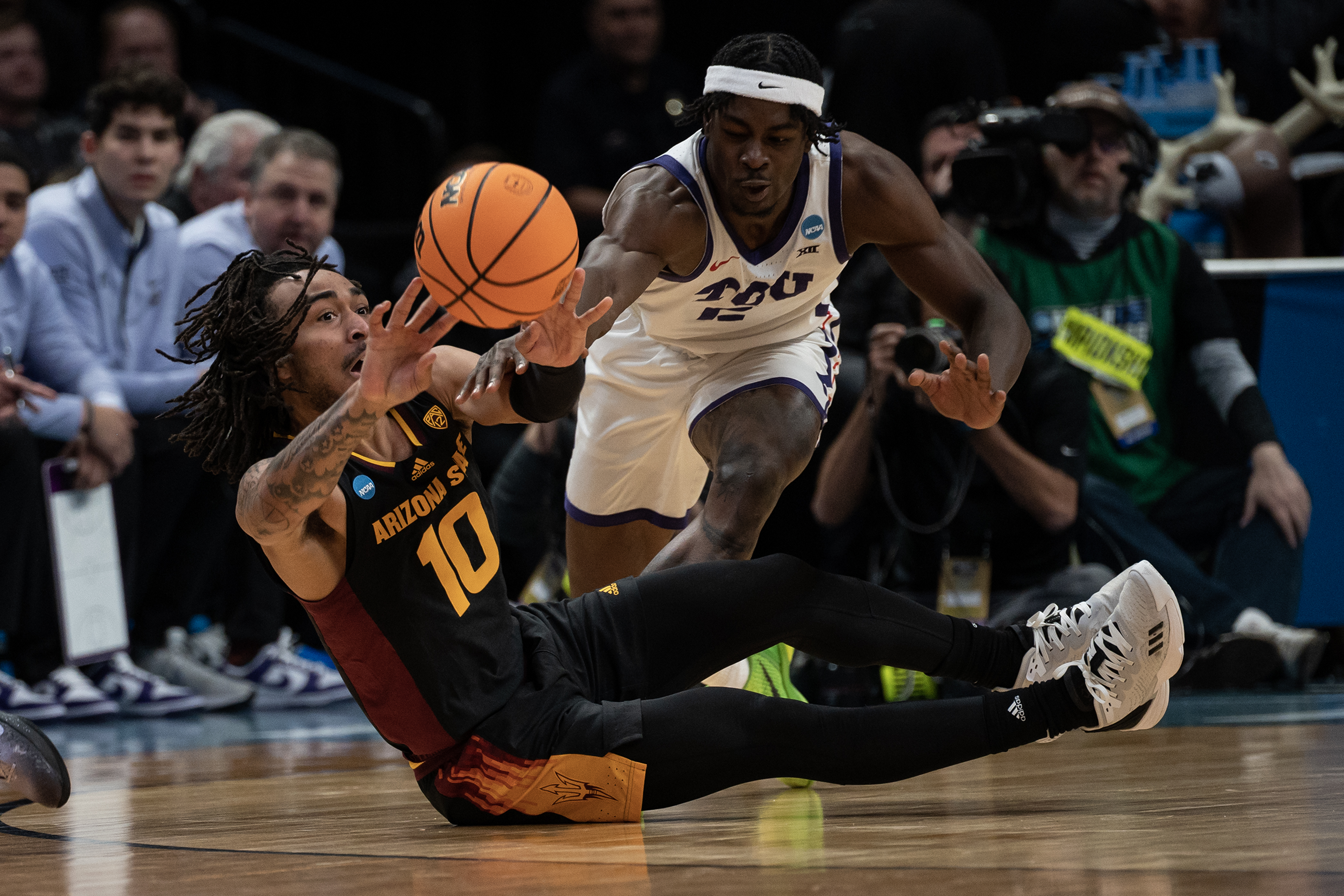 Arizona State Sun Devils guard Frankie Collins (10) passes forward while falling during a first-round college basketball game against the TCU Horned Frogs in the NCAA Tournament on Friday, March 17, 2023, at Ball Arena in Denver, Colo. (Timothy Hurst/Denver Gazette) (TimHursttim.hurst@gazette.comhttps://secure.gravatar.com/avatar/aca82bd62b4ee425c598527cd6faa1b1?d=mm&r=g)