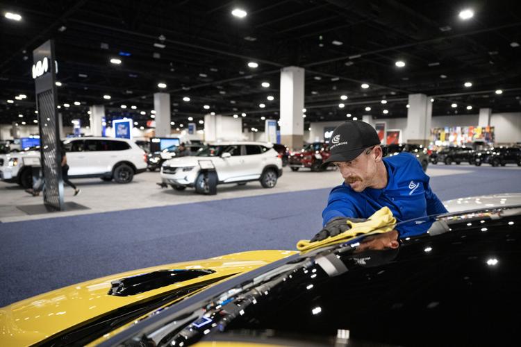 041223-dg-news-DenverAutoShowPrep02.JPG