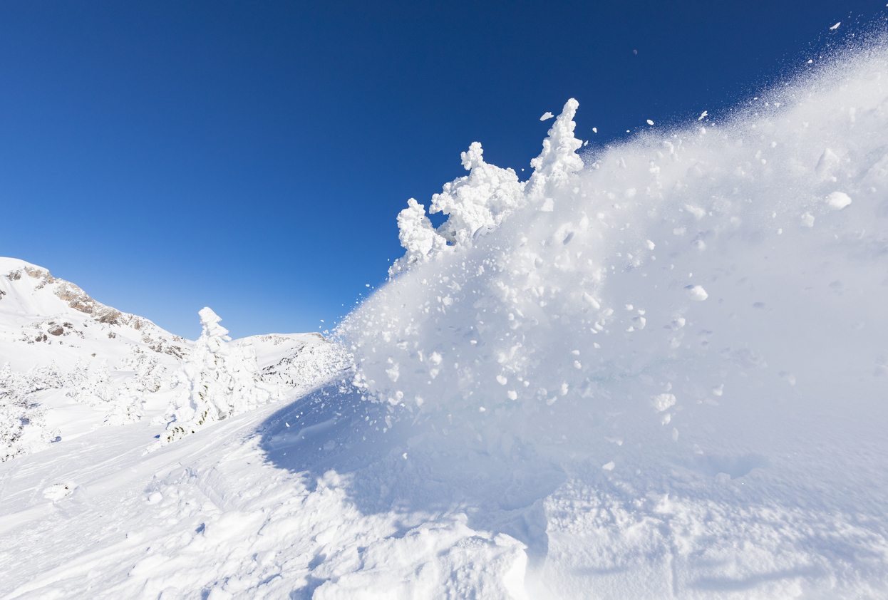 [VIDEO] Snowboarder gets carried by avalanche on Colorado 14er