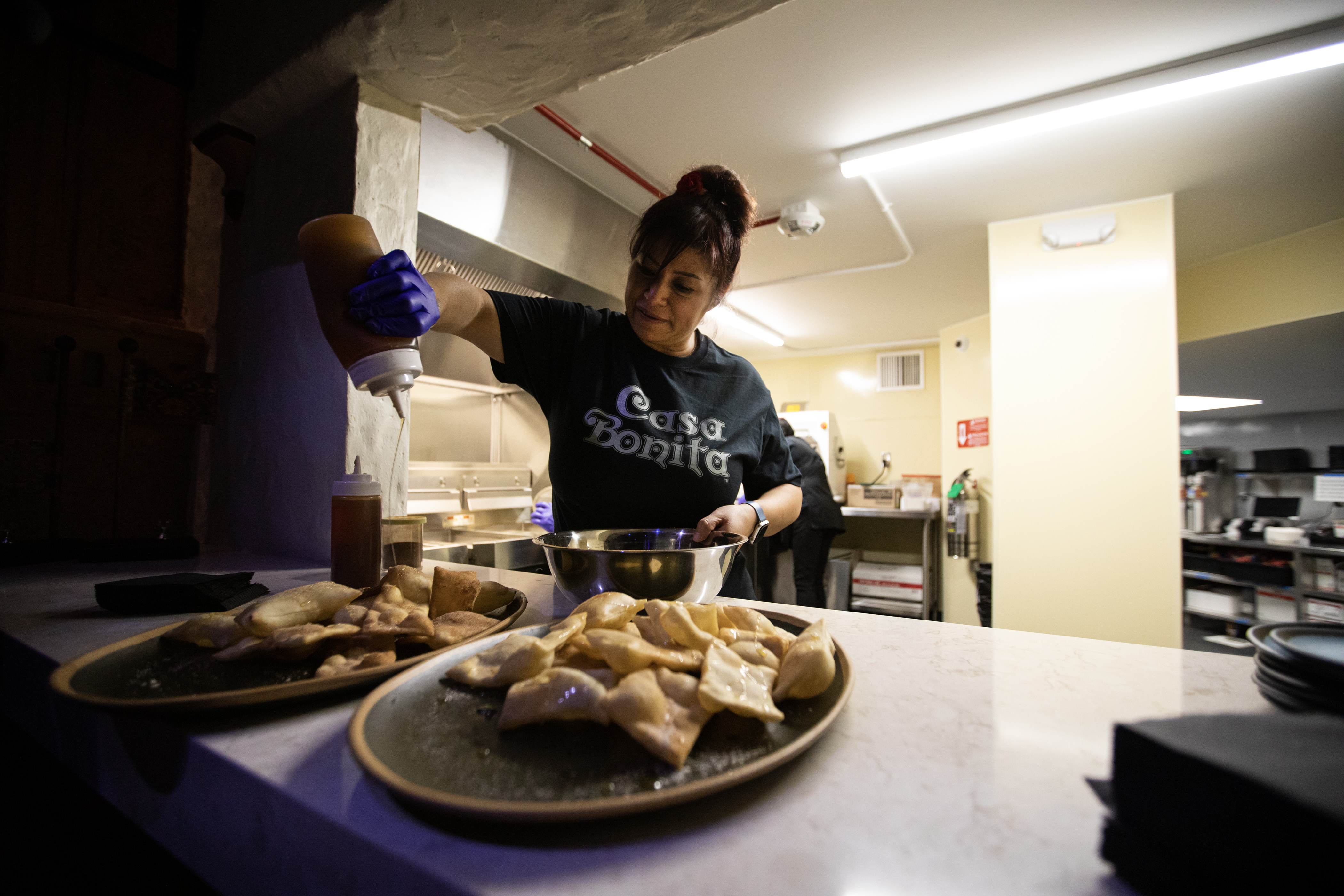 Casa Bonita executive chef and partner Dana Rodriguez drizzles honey over freshly fried sopapillas during a press tour of the newly-renovated restaurant on Friday, May 26, 2023, in Lakewood, Colo. (Timothy Hurst/Denver Gazette) (TimHursttim.hurst@gazette.comhttps://secure.gravatar.com/avatar/aca82bd62b4ee425c598527cd6faa1b1?d=mm&r=g)