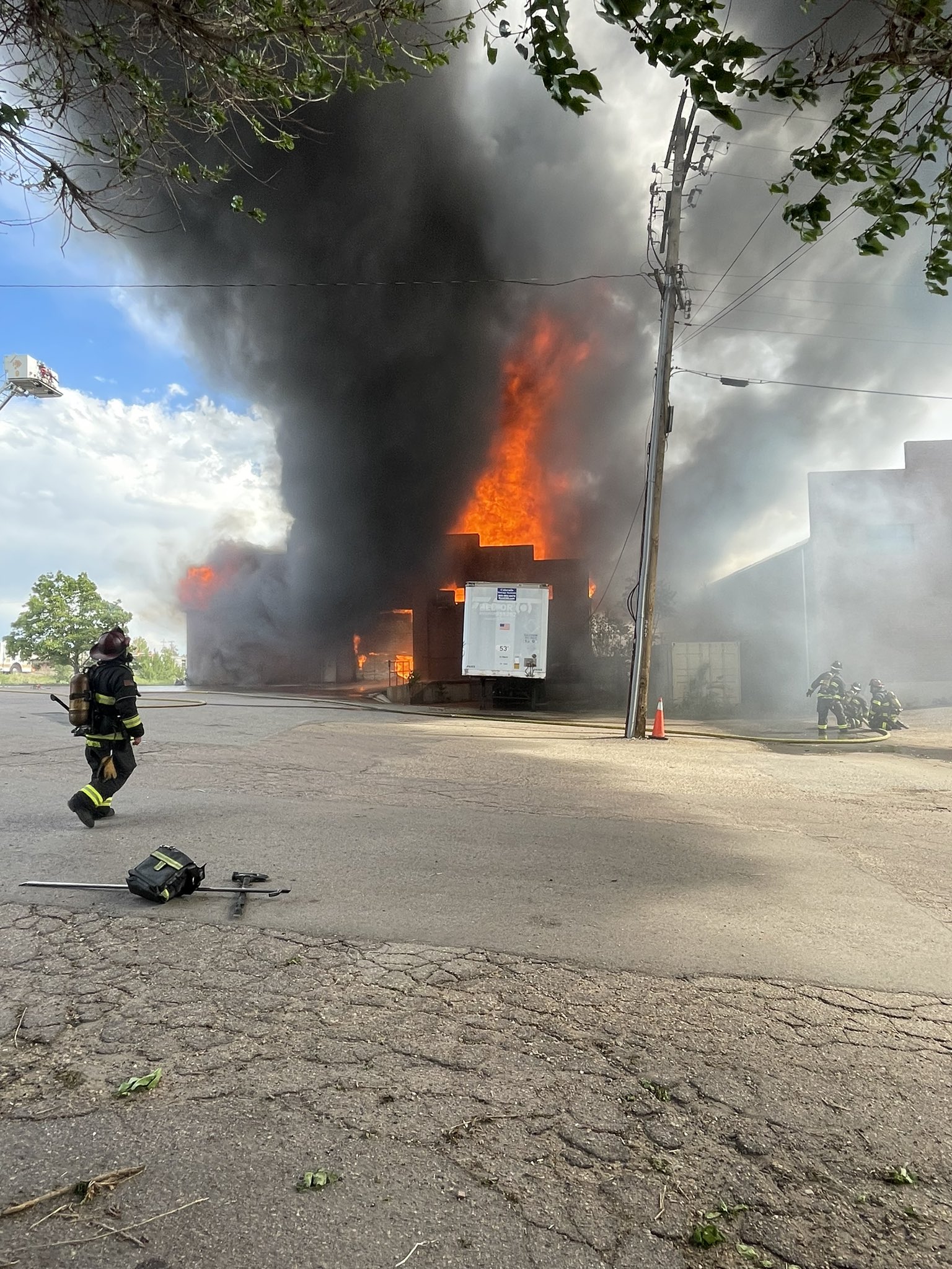 Crews extinguish warehouse fire in Denver