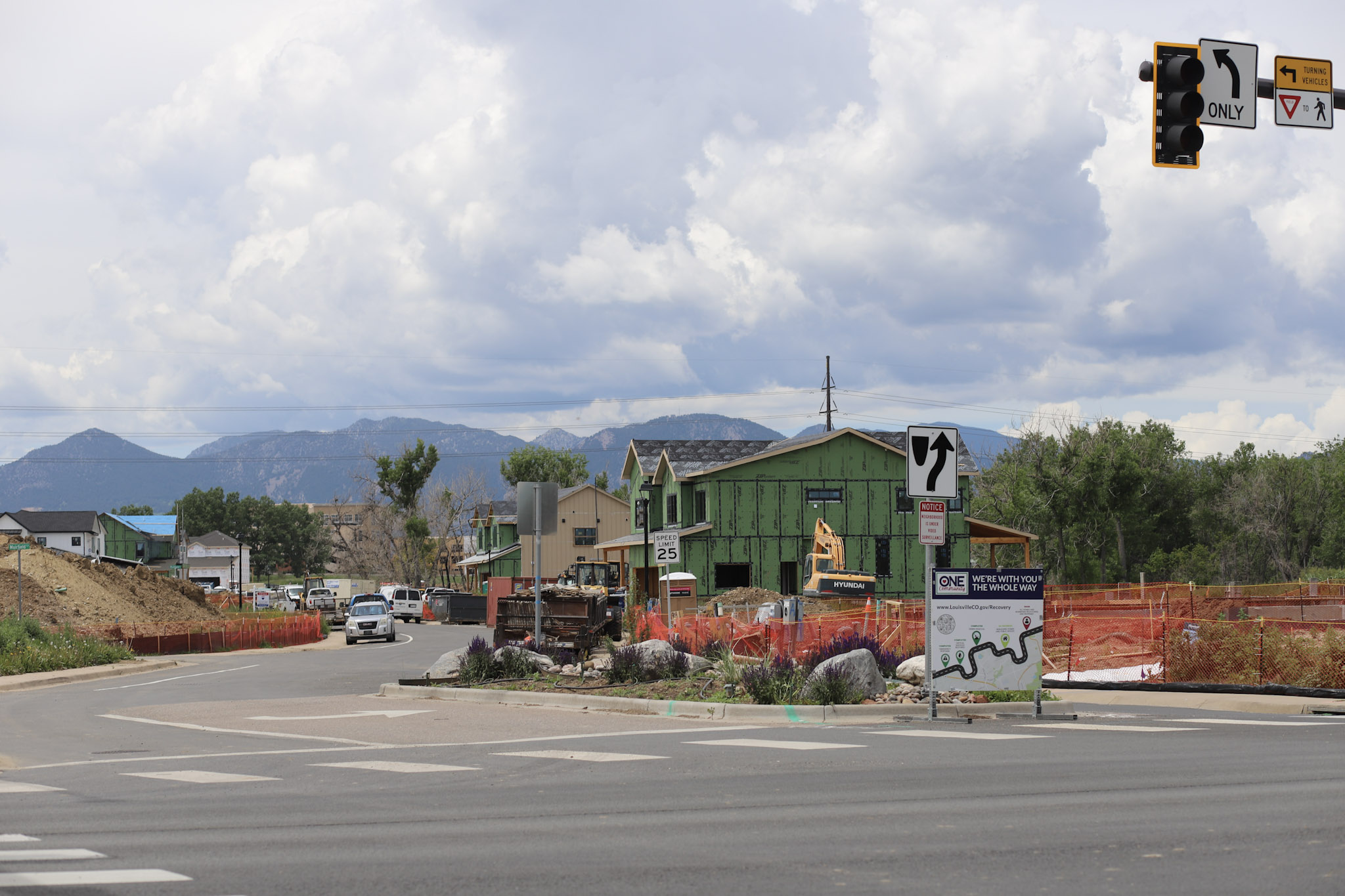 A neighborhood at St. Andrews Lane and Dillon Road in Louisville rebuilds after the Marshall Fire. (Kyla Pearce, Denver Gazette)
