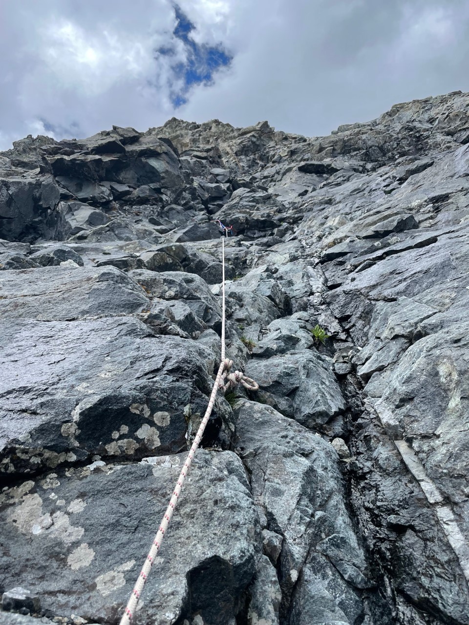 A look up the Hourglass, including the 'support rope' mentioned below. Earlier in the day of my climb, another group had pulled off a 50-foot chunk of this notoriously sketchy rope. Using it to support weight is ill-advised. Photo Credit: Spencer McKee