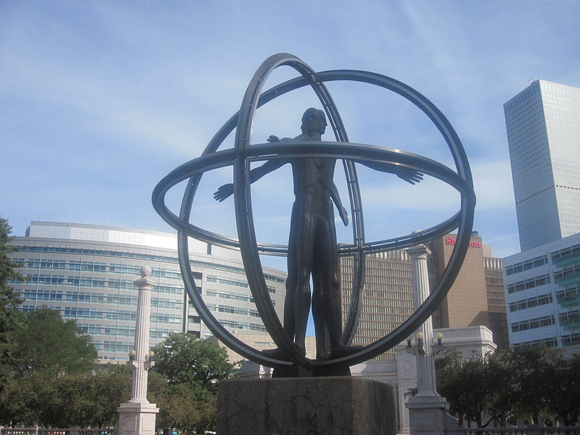 Photo of the Christopher Columbus monument that was brought down by protesters in June 2020. It is now in storage. (BILLY HATHORN, from Wikipedia, used with permission for credit)