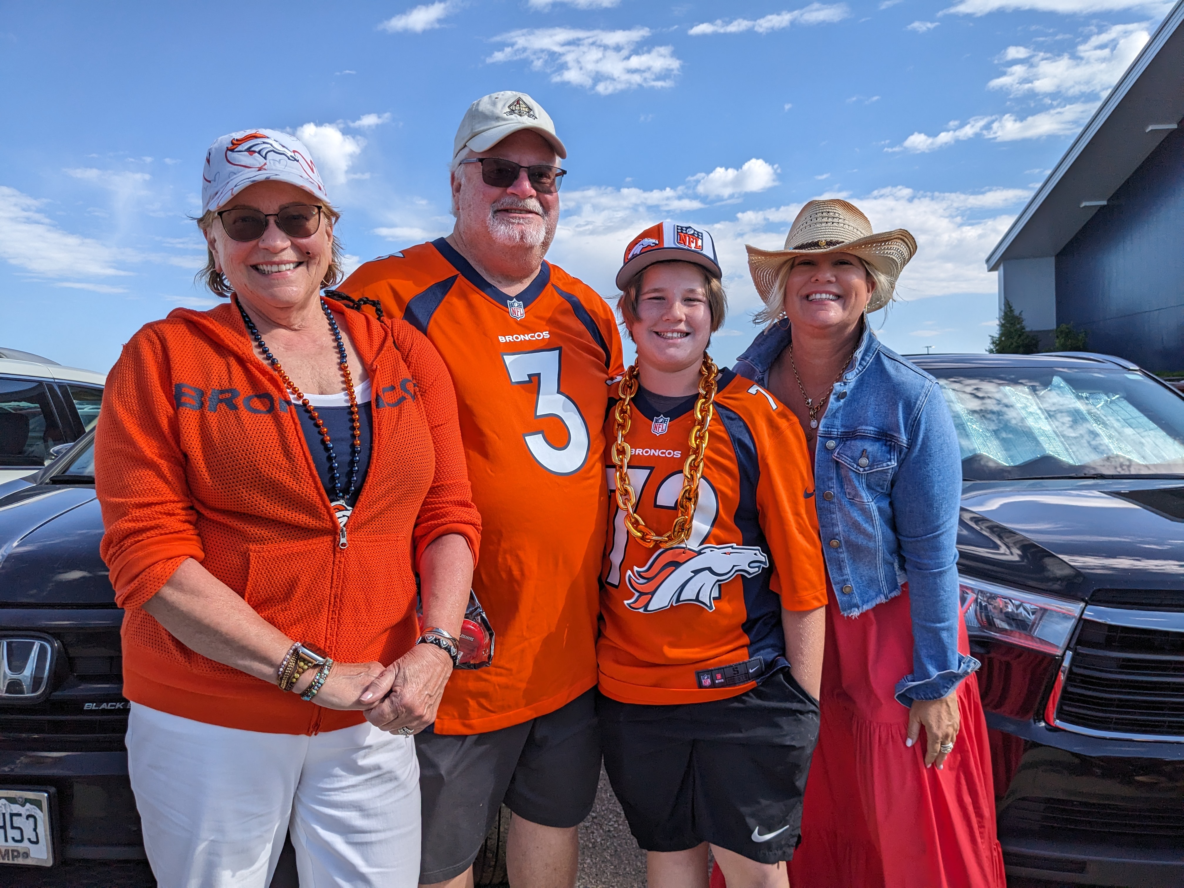 Broncos fandom gets first glimpse of training camp