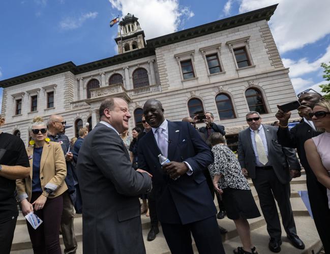 060723-news-yemi 4.jpg