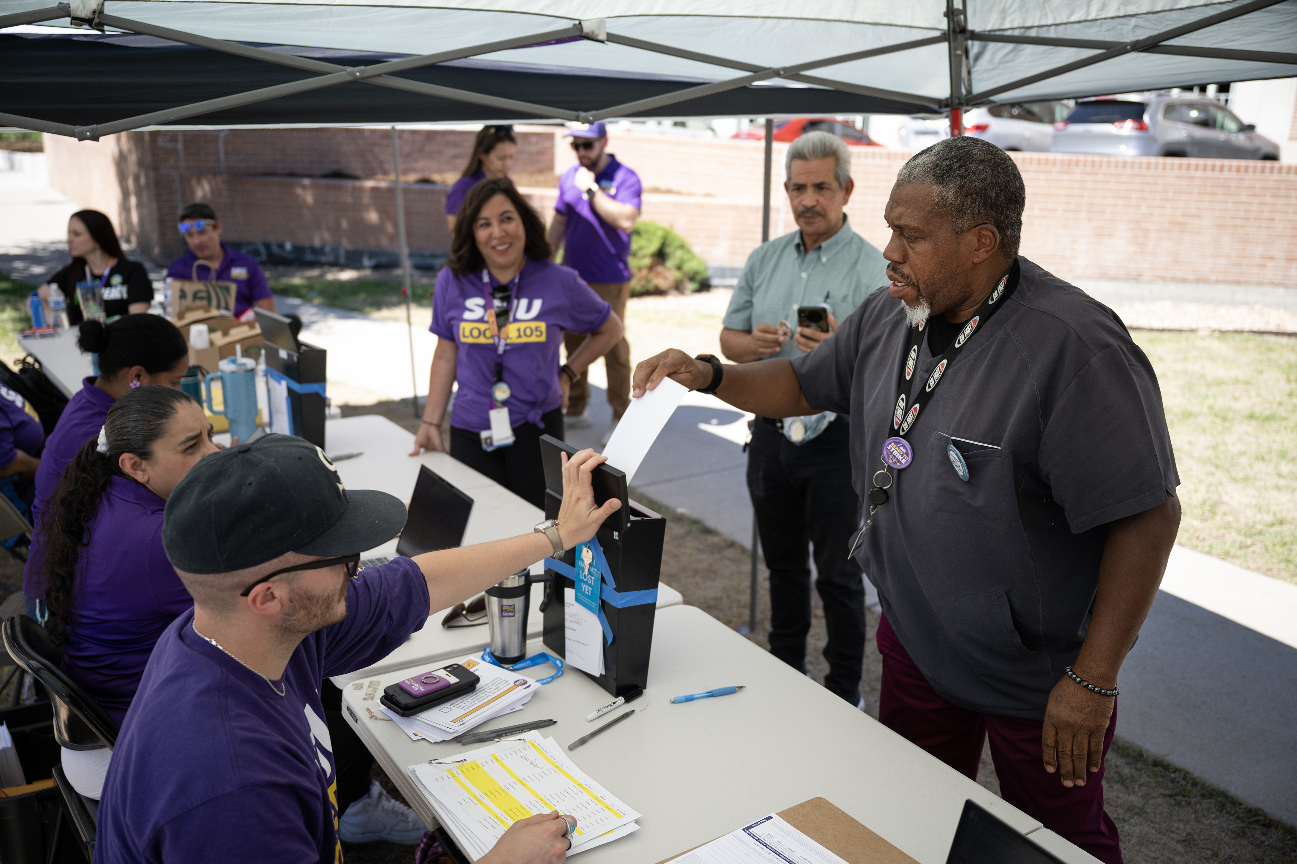 Kaiser Permanente orthopedic technician Lawrence Chapman casts his vote to either authorize a strike or not at a voting tent set up by Service Employees International Union Local 105 Denver, outside of the Kaiser Permanente Franklin Medical Offices on Thursday, Aug. 31, 2023, in Denver. (Timothy Hurst/Denver Gazette) (TimHursttim.hurst@gazette.comhttps://secure.gravatar.com/avatar/aca82bd62b4ee425c598527cd6faa1b1?d=mm&r=g)