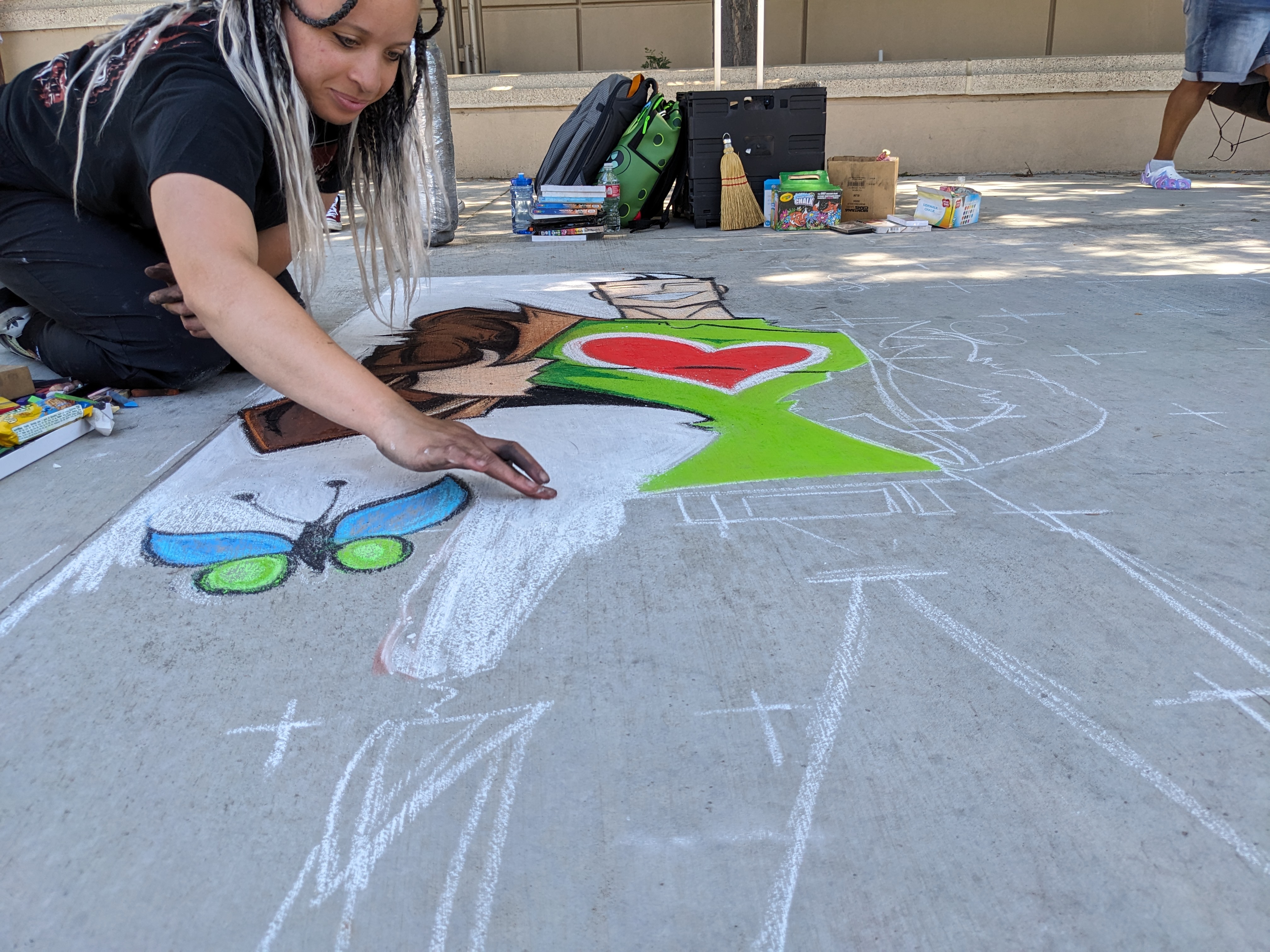 Carole Smith performed live chalk art for Donate Life Colorado. (SageKelleyJefferson County Reportersage.kelley@denvergazette.comhttps://denvergazette.com/content/tncms/avatars/e/5f/457/e5f45740-2717-11ee-85b2-ab80f2d36252.5b966c1d2ce4987987665d57c237eda4.png)