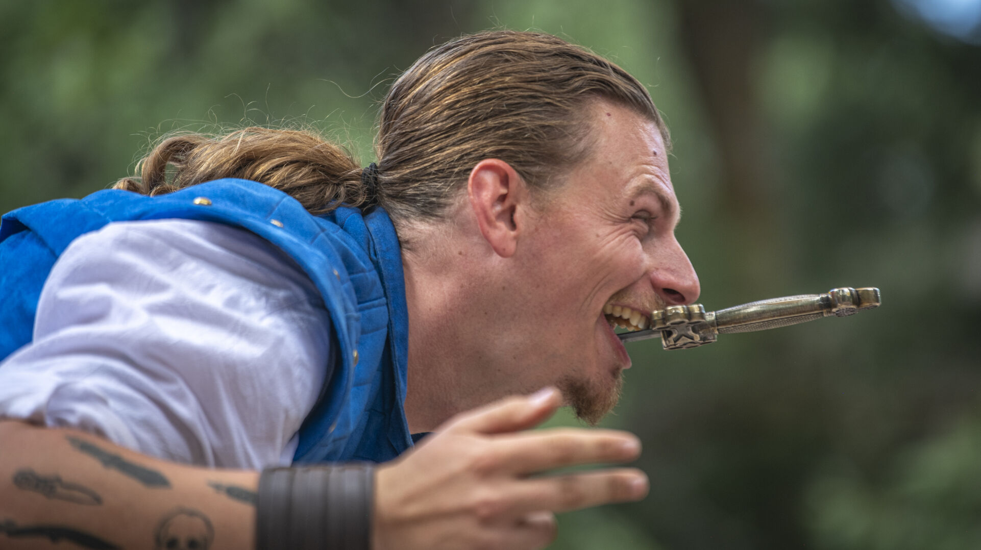 Sword swallower Cyrus Pynn warms up with a few sword swallowing feats before his big act at the Colorado Renaissance Festival in Colorado Springs, Co., on Saturday, July 29, 2023. (Gabi Broekema)