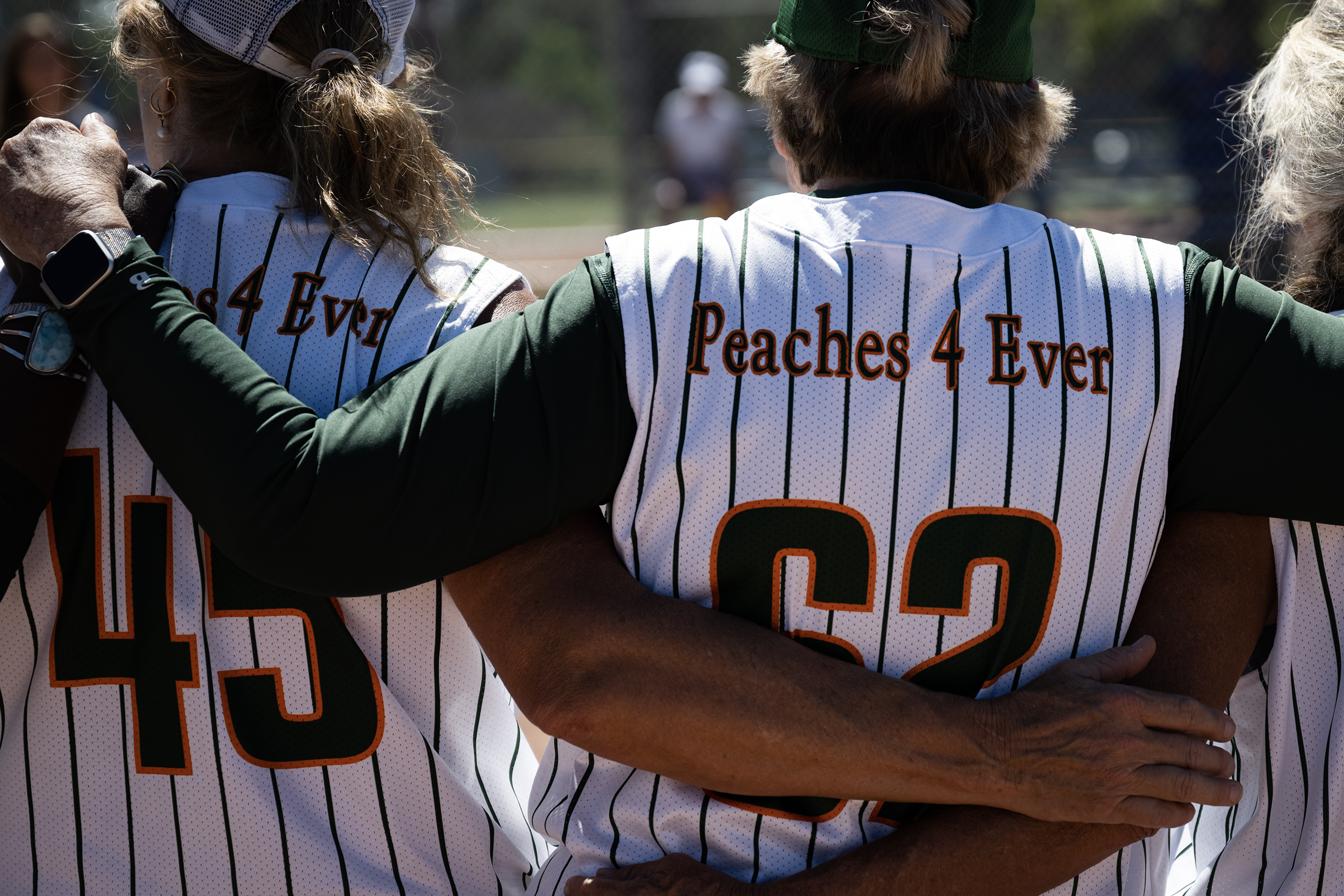 Colorado Peaches players line up for a team photo after the Second Annual Gail Klock Memorial Peach Bowl on Tuesday, Aug. 29, 2023, at Addenbrooke Park in Lakewood, Colo. (Timothy Hurst/Denver Gazette) (TimHursttim.hurst@gazette.comhttps://secure.gravatar.com/avatar/aca82bd62b4ee425c598527cd6faa1b1?d=mm&r=g)